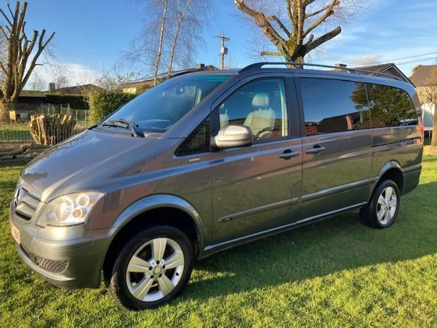 Mercedes-Benz Viano Viano 2.2 CDI MWB Ambiente Grijs - 1