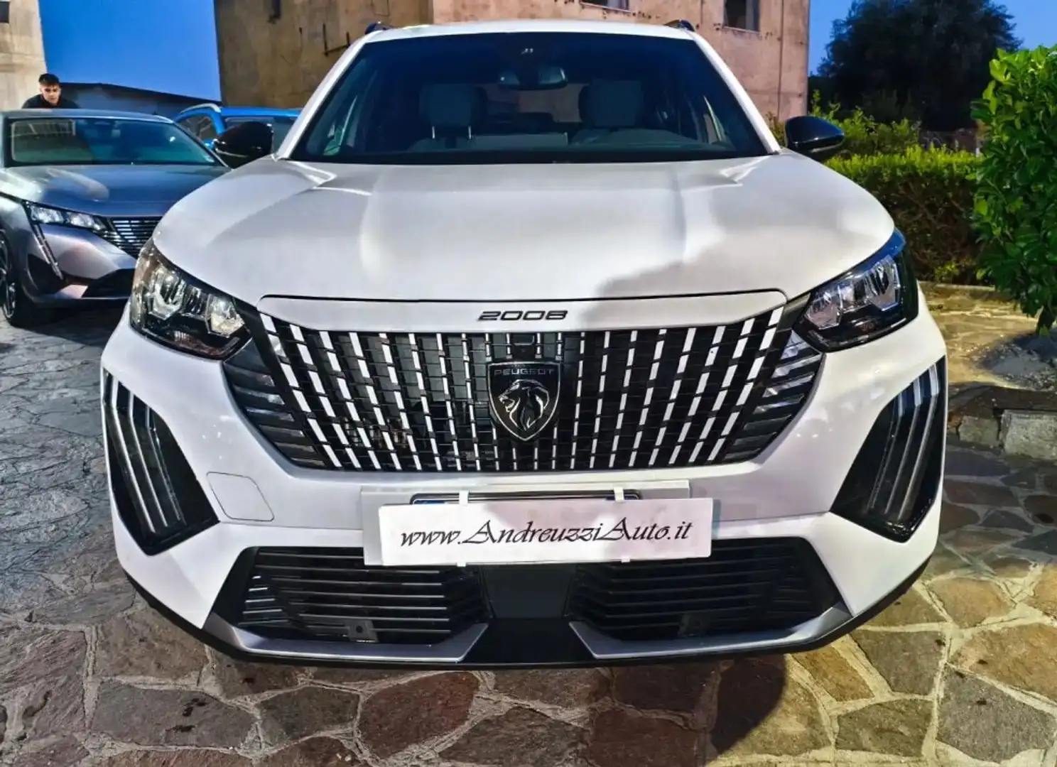 Peugeot 2008 II 2023 1.2 puretech Allure s&s - 2