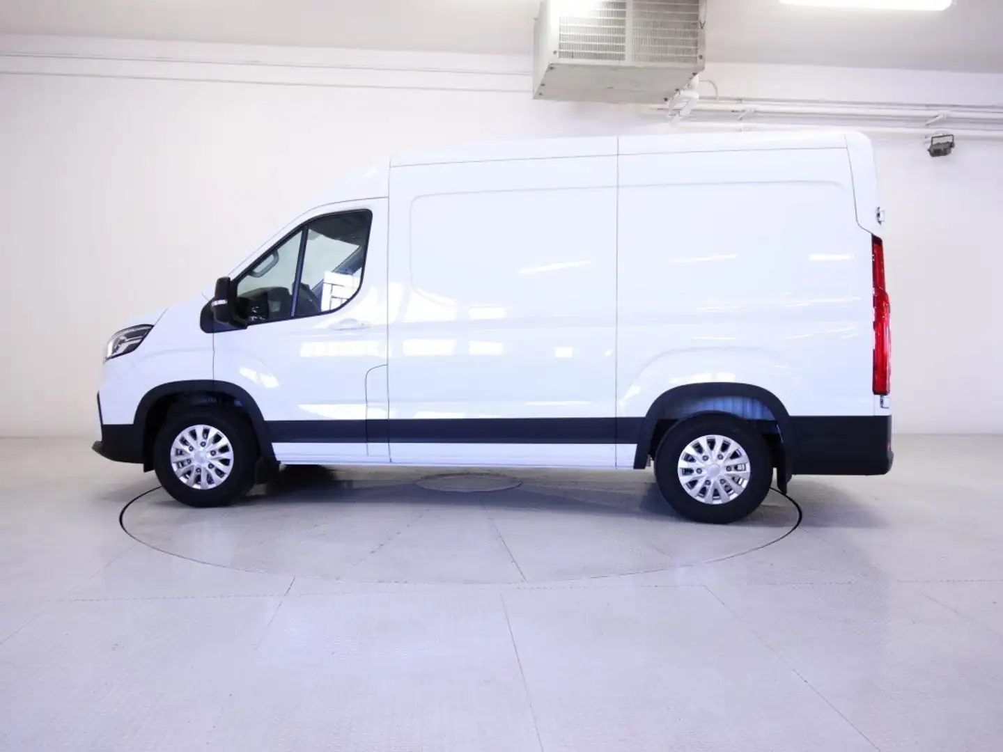 Maxus eDeliver 9 eDeliver9 72kWh PM-TM Furgone Bianco - 2
