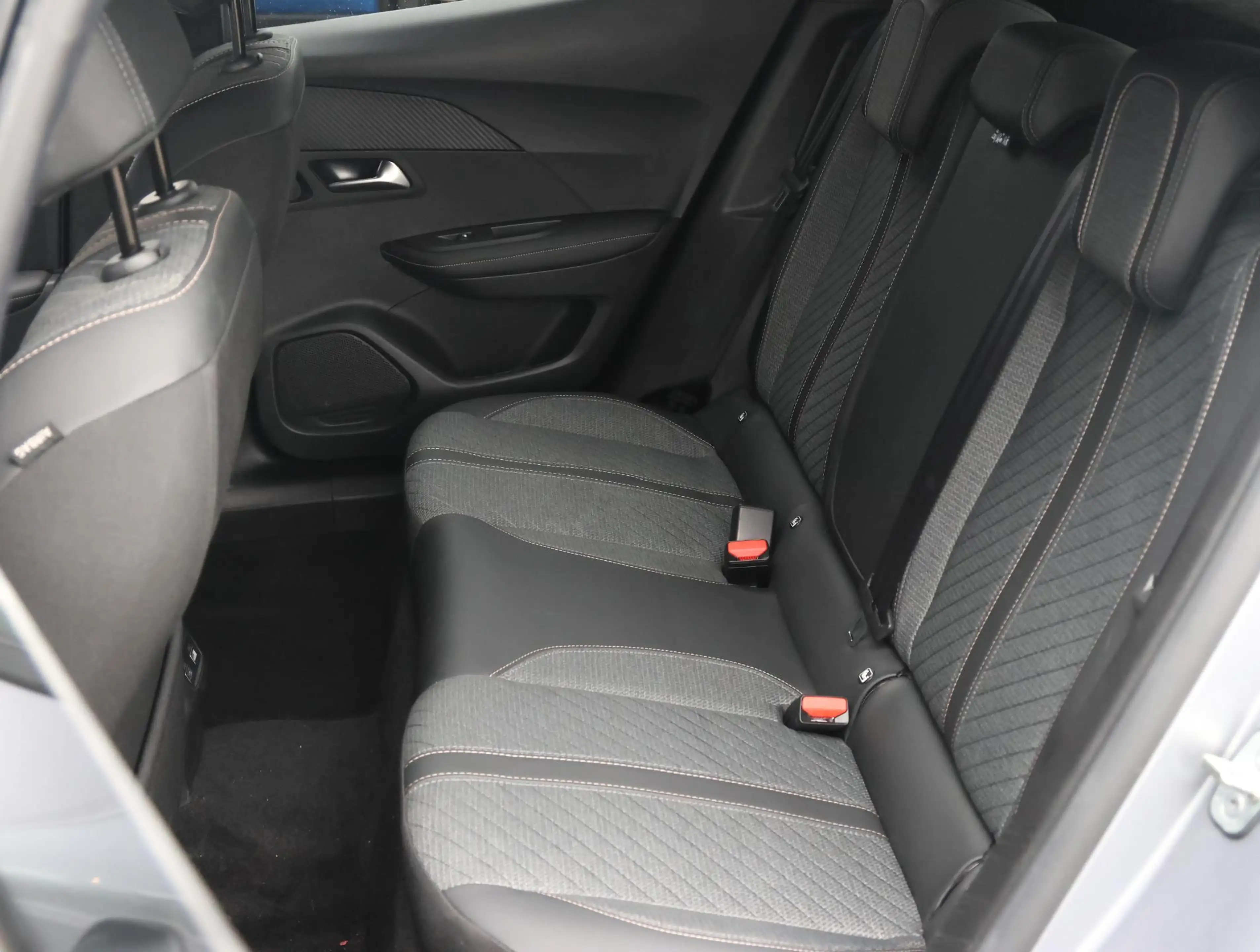 Peugeot e-2008 EV Allure Avantage 54 kWh 8 jaar garantie! | Camer — photo 15