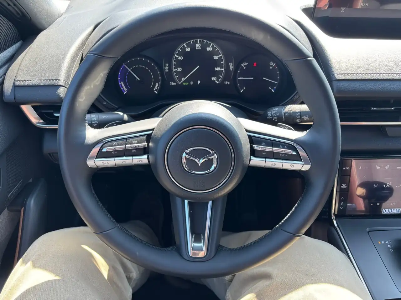 Mazda MX-30 снимка Mazda MX-30