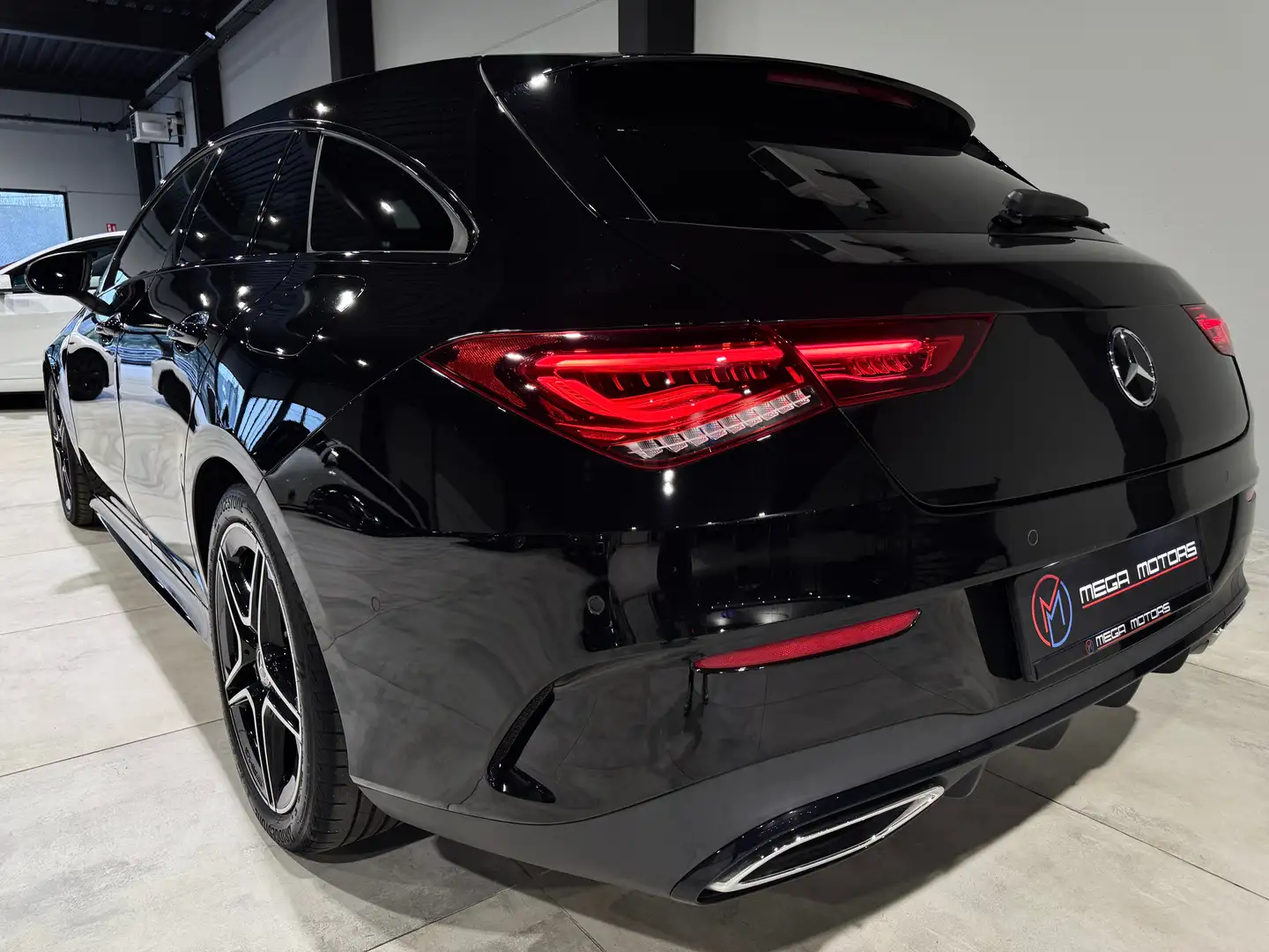 Mercedes-Benz CLA 180 PACK AMG" 2.0d 116CV 1ER MAiN FULL CARNET MERCEDES Negro - 2