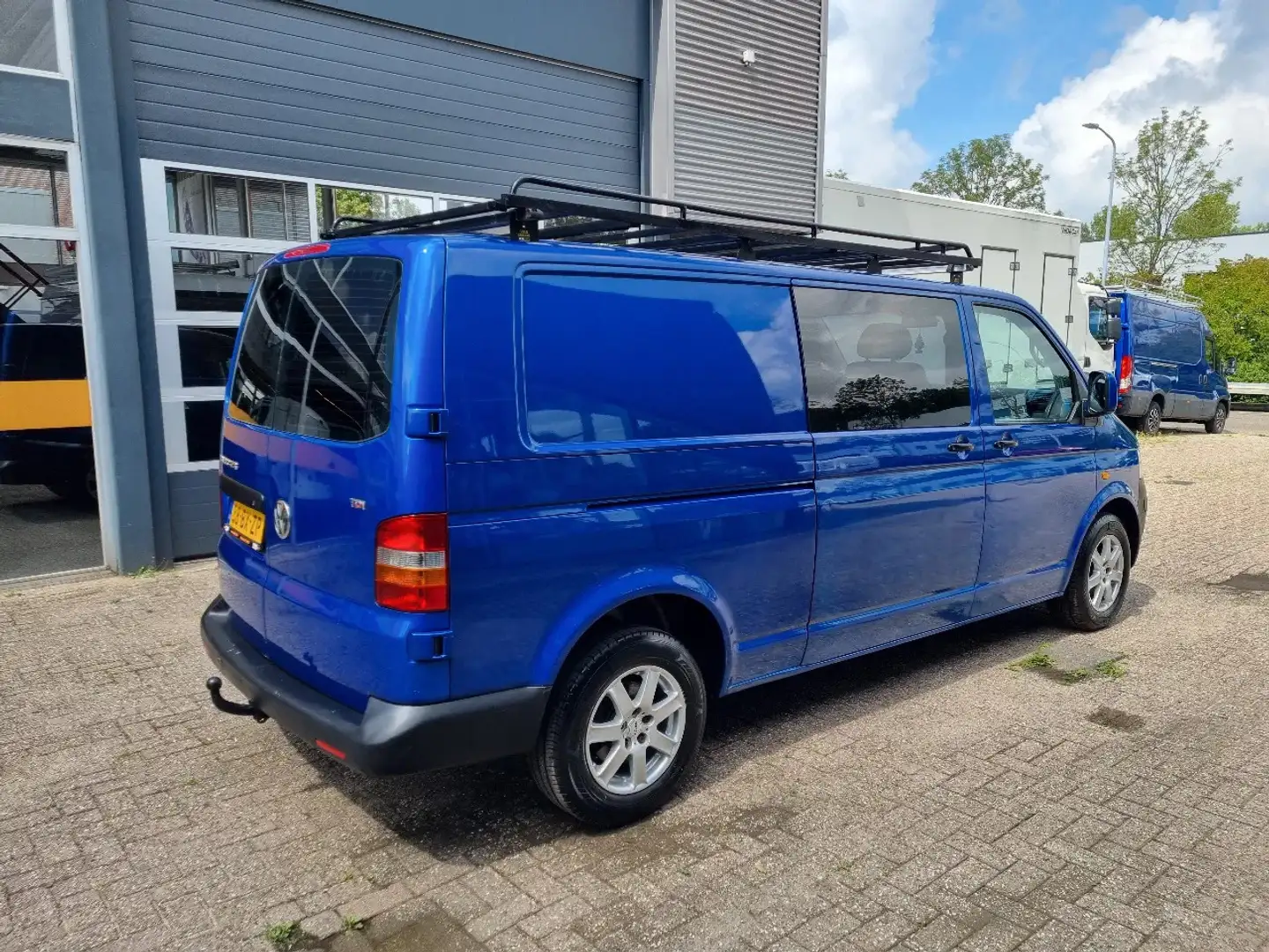 Volkswagen Transporter 2.5 TDI 96 KW L2 DC / DOKA / MIXTO Albastru - 2