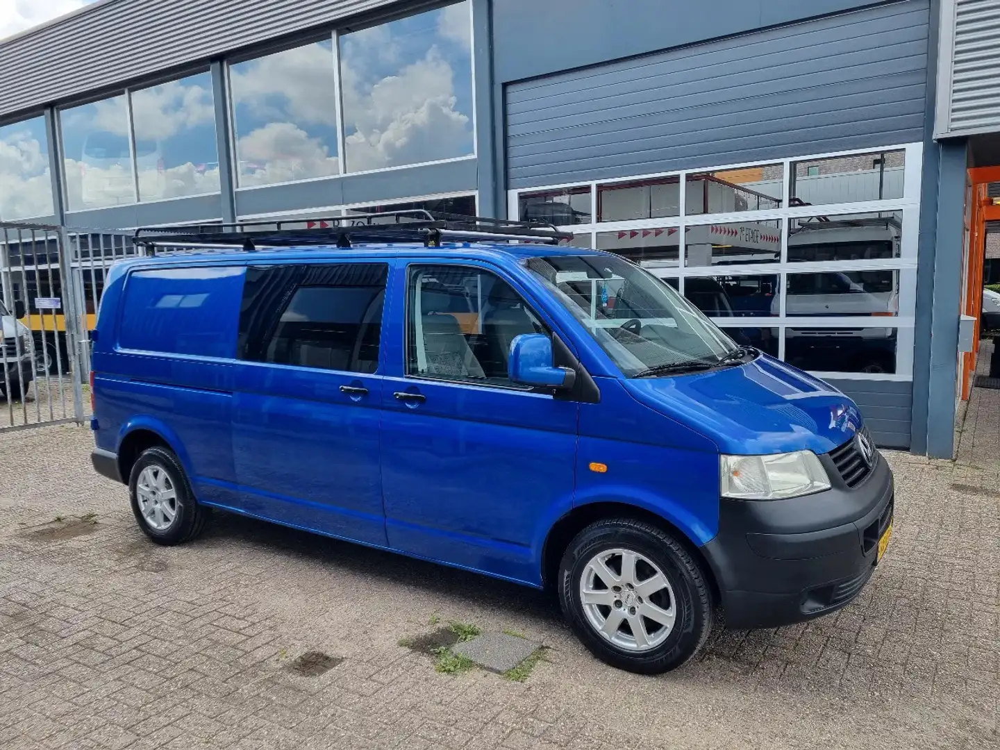 Volkswagen Transporter 2.5 TDI 96 KW L2 DC / DOKA / MIXTO Albastru - 1