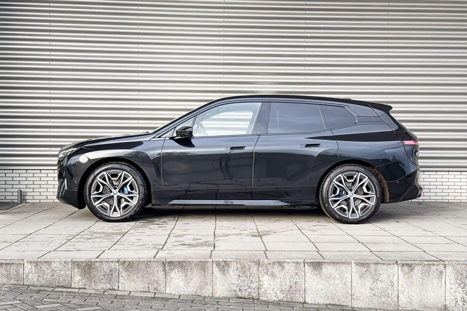 BMW iX xDrive40 Sportpakket / Comfort Access / Driving As Nero - 2