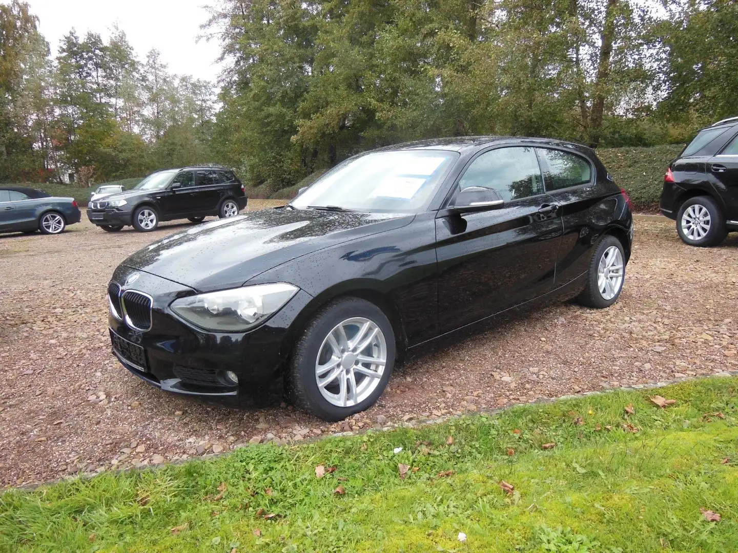 BMW 114 i KLIMA/ALU 16" M+S/SHZ/EINPARKHILFE/TÜV NEU! Schwarz - 1