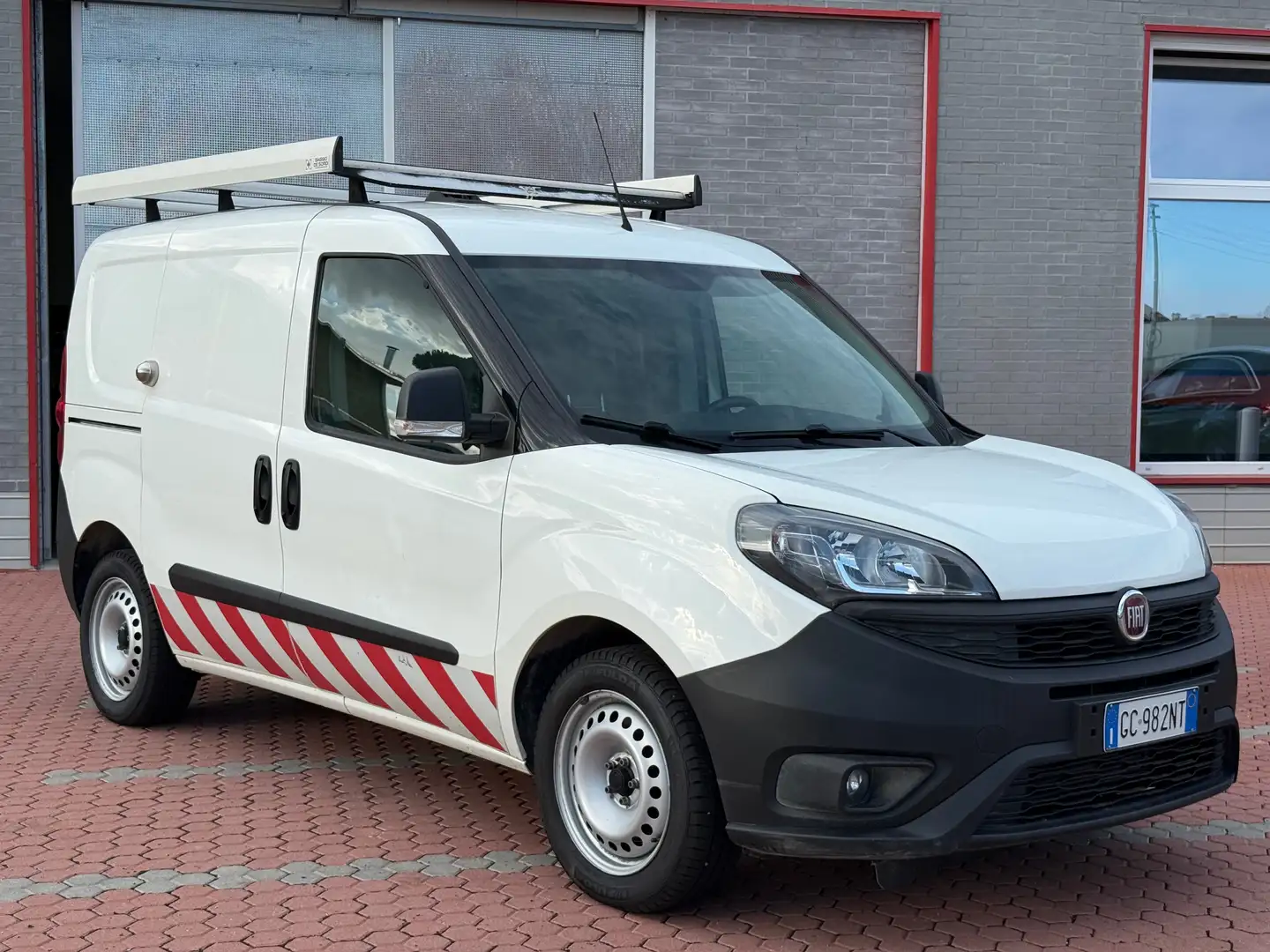 Fiat Doblo DOBLO CARGO CH1 BUSINESS 1.4 NAT. POWER 120CV E6D Blanco - 1