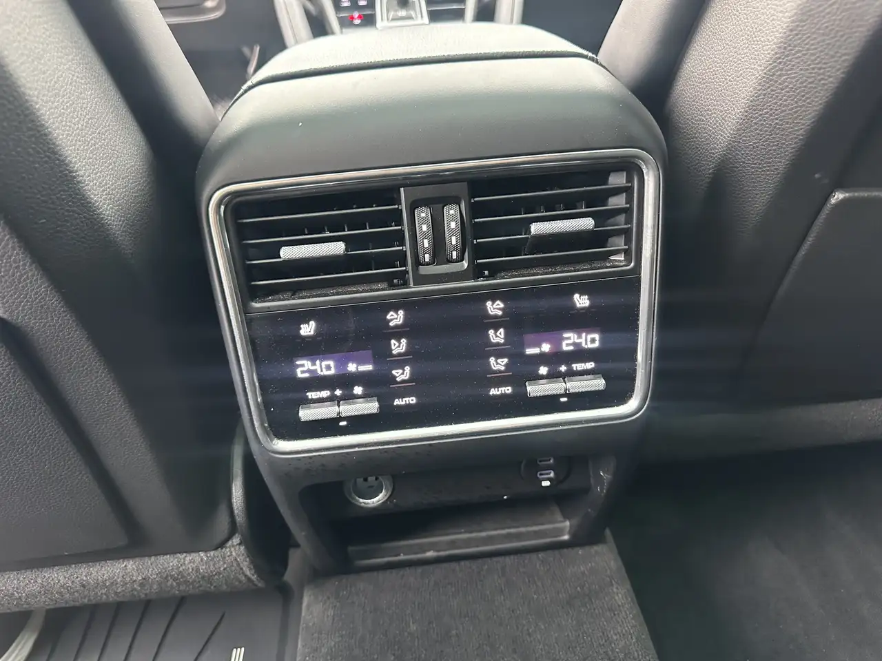 Porsche Cayenne снимка Porsche Cayenne