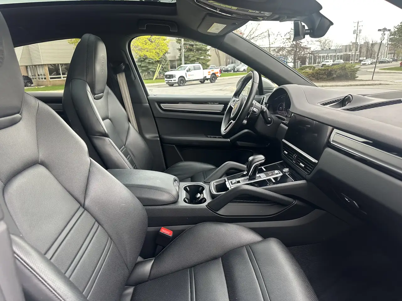 Porsche Cayenne снимка Porsche Cayenne