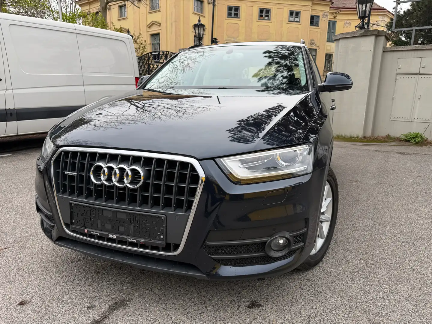 Audi Q3 2.0 TDI quattro Blau - 2