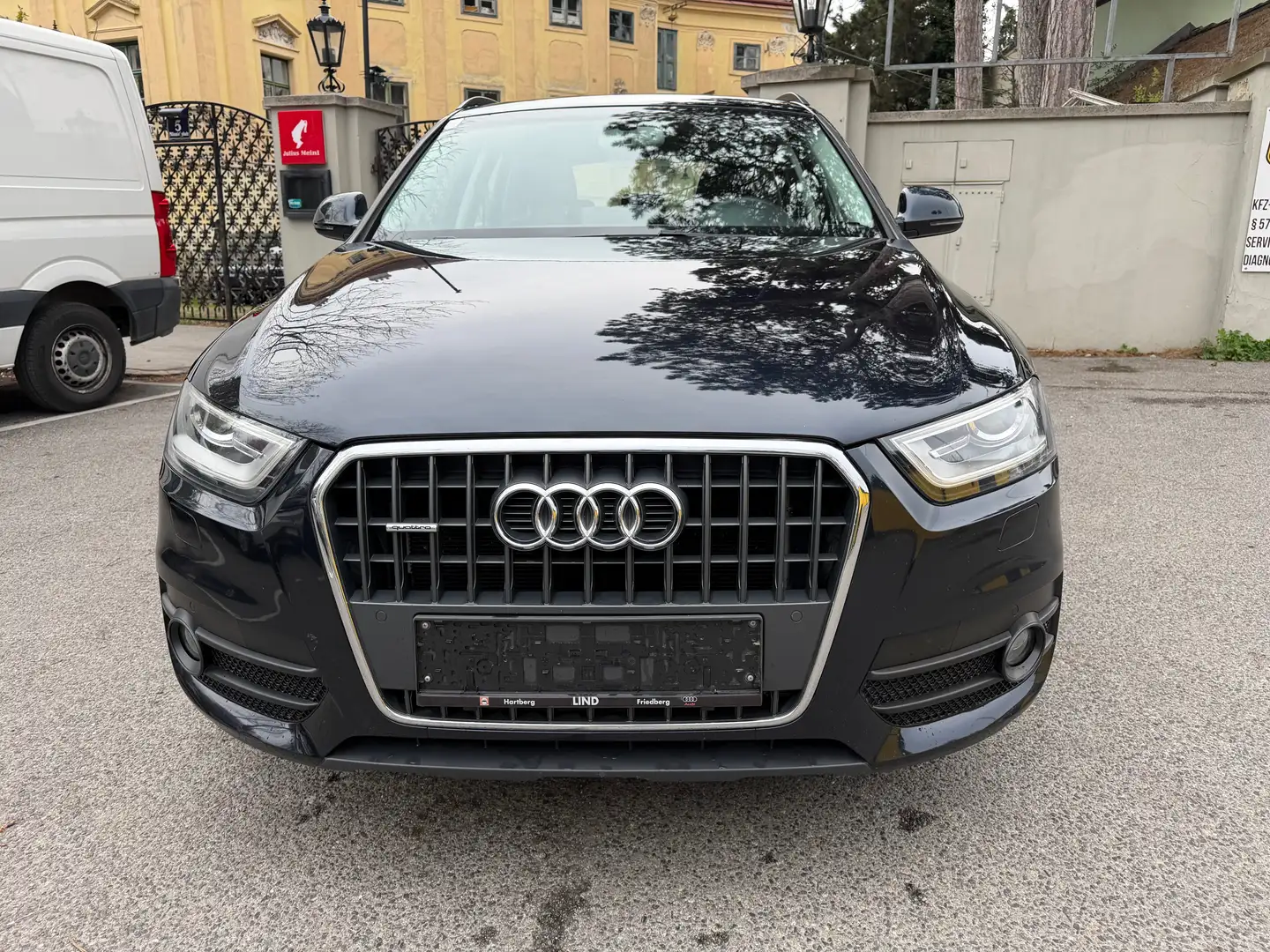 Audi Q3 2.0 TDI quattro Blau - 1
