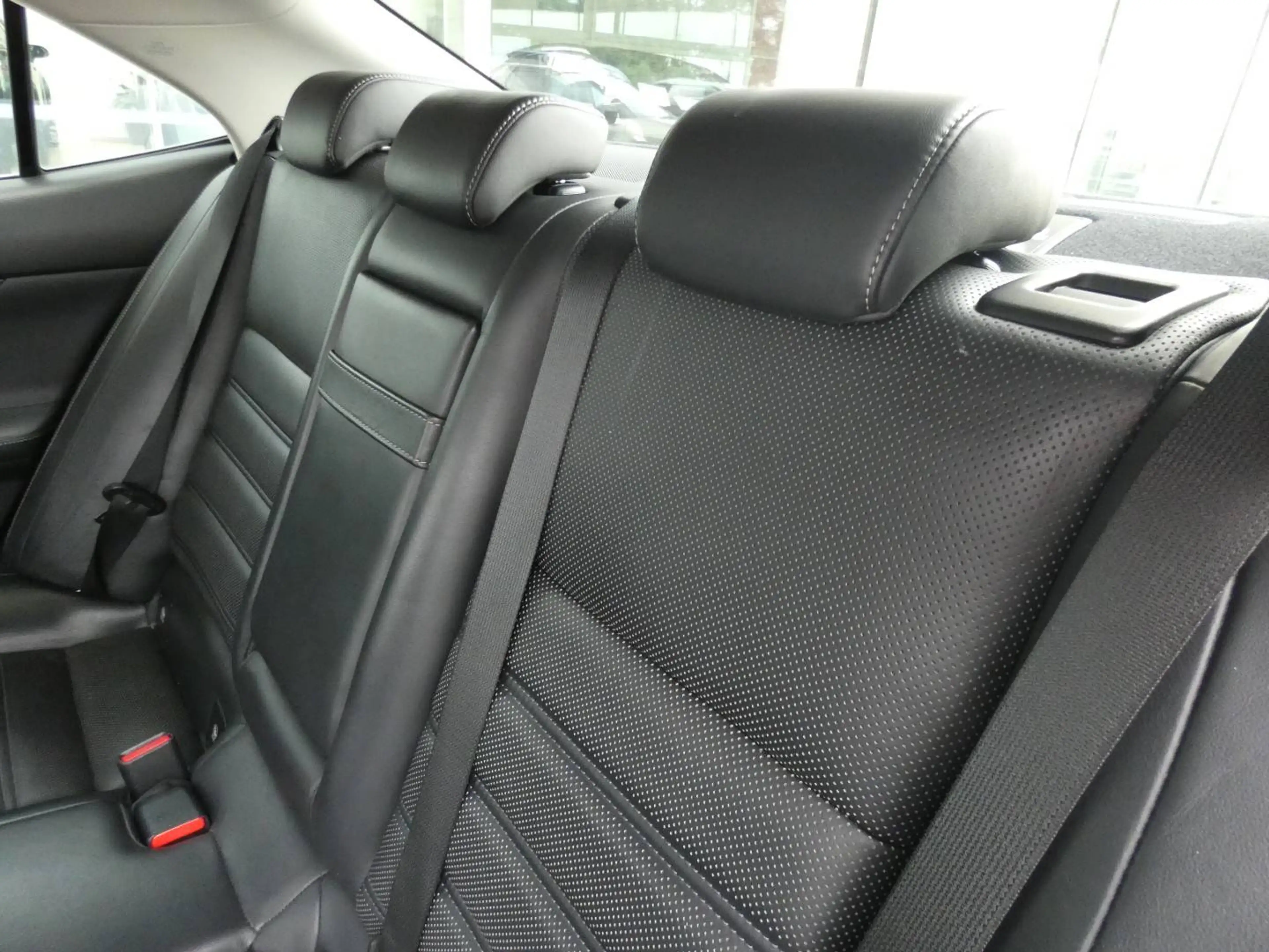 Lexus IS 300 Hybrid PRIVILEGE LINE +Leder +Mark Levinson +Zetelventilatie +Zetelverwarming +Zetelmemory +Trekhaak — photo 9