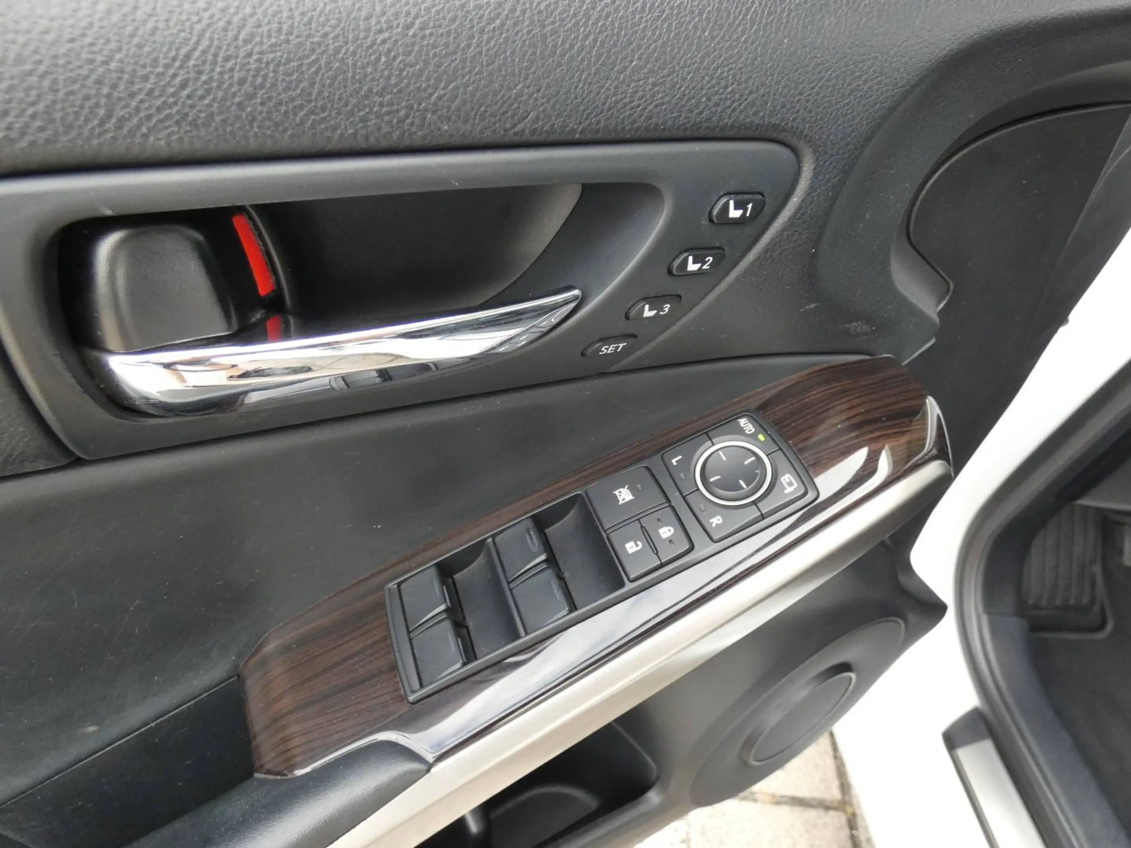 Lexus IS 300 Hybrid PRIVILEGE LINE +Leder +Mark Levinson +Zetelventilatie +Zetelverwarming +Zetelmemory +Trekhaak — photo 11