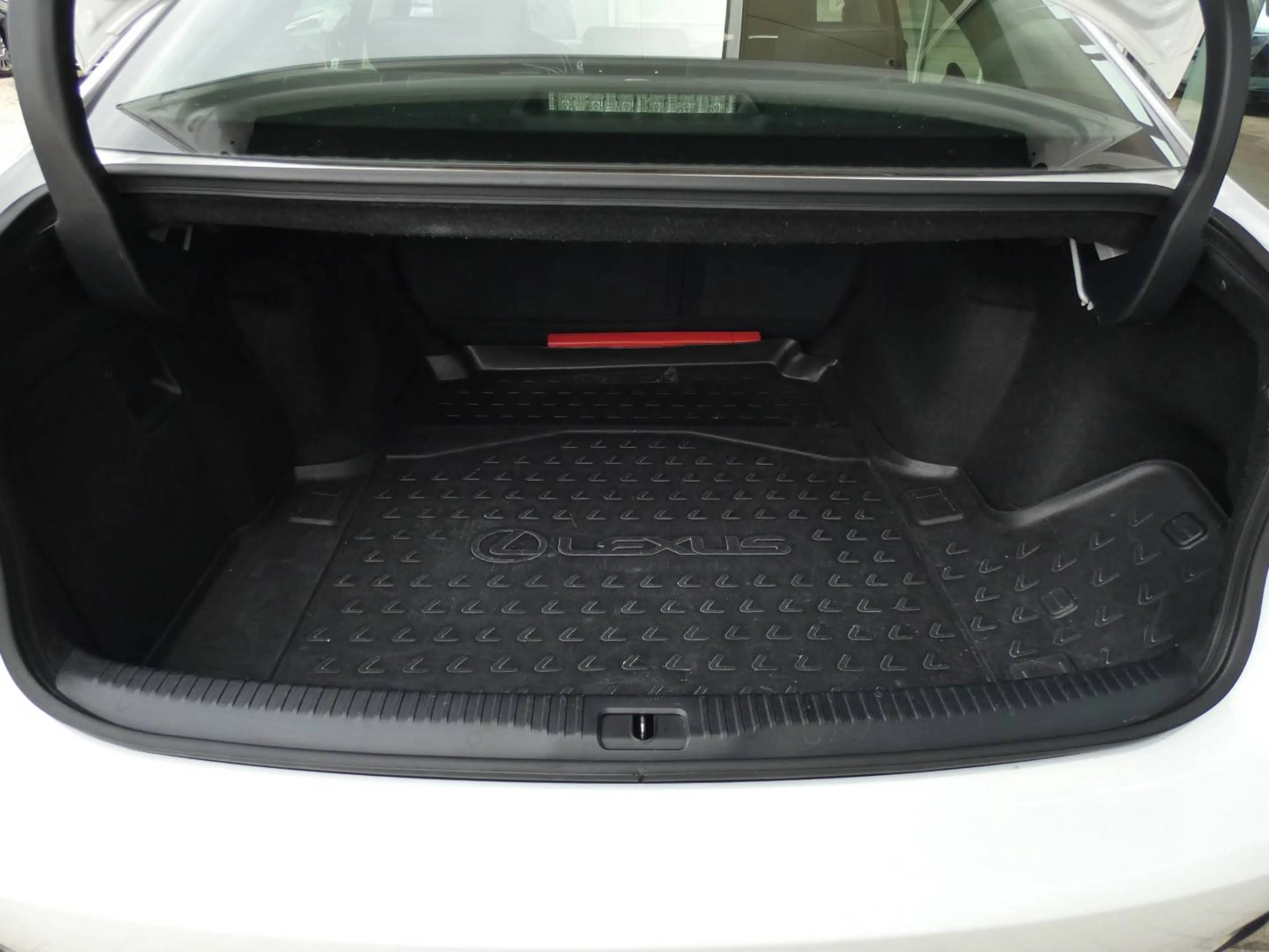 Lexus IS 300 Hybrid PRIVILEGE LINE +Leder +Mark Levinson +Zetelventilatie +Zetelverwarming +Zetelmemory +Trekhaak — photo 7