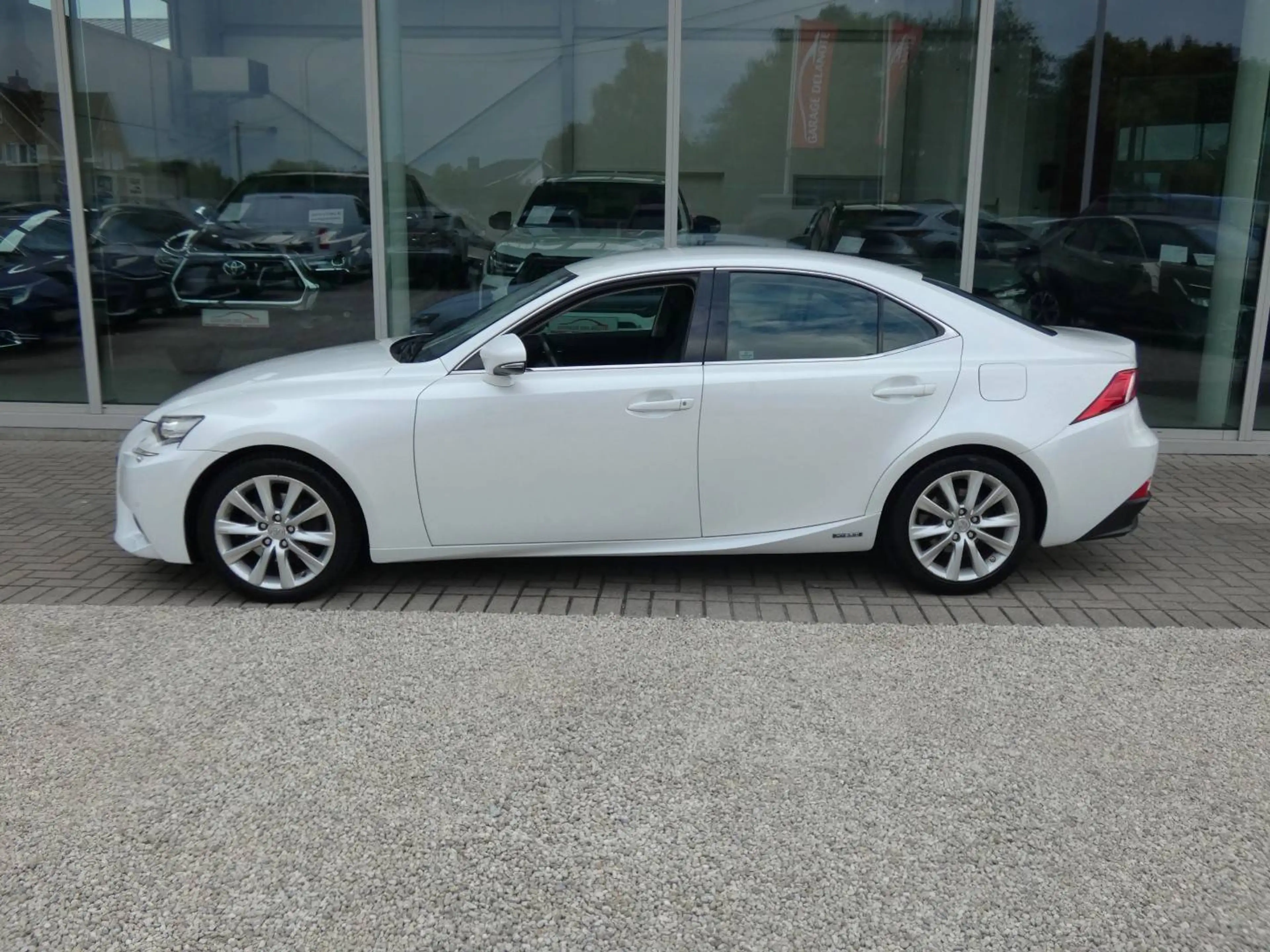 Lexus IS 300 Hybrid PRIVILEGE LINE +Leder +Mark Levinson +Zetelventilatie +Zetelverwarming +Zetelmemory +Trekhaak — photo 4