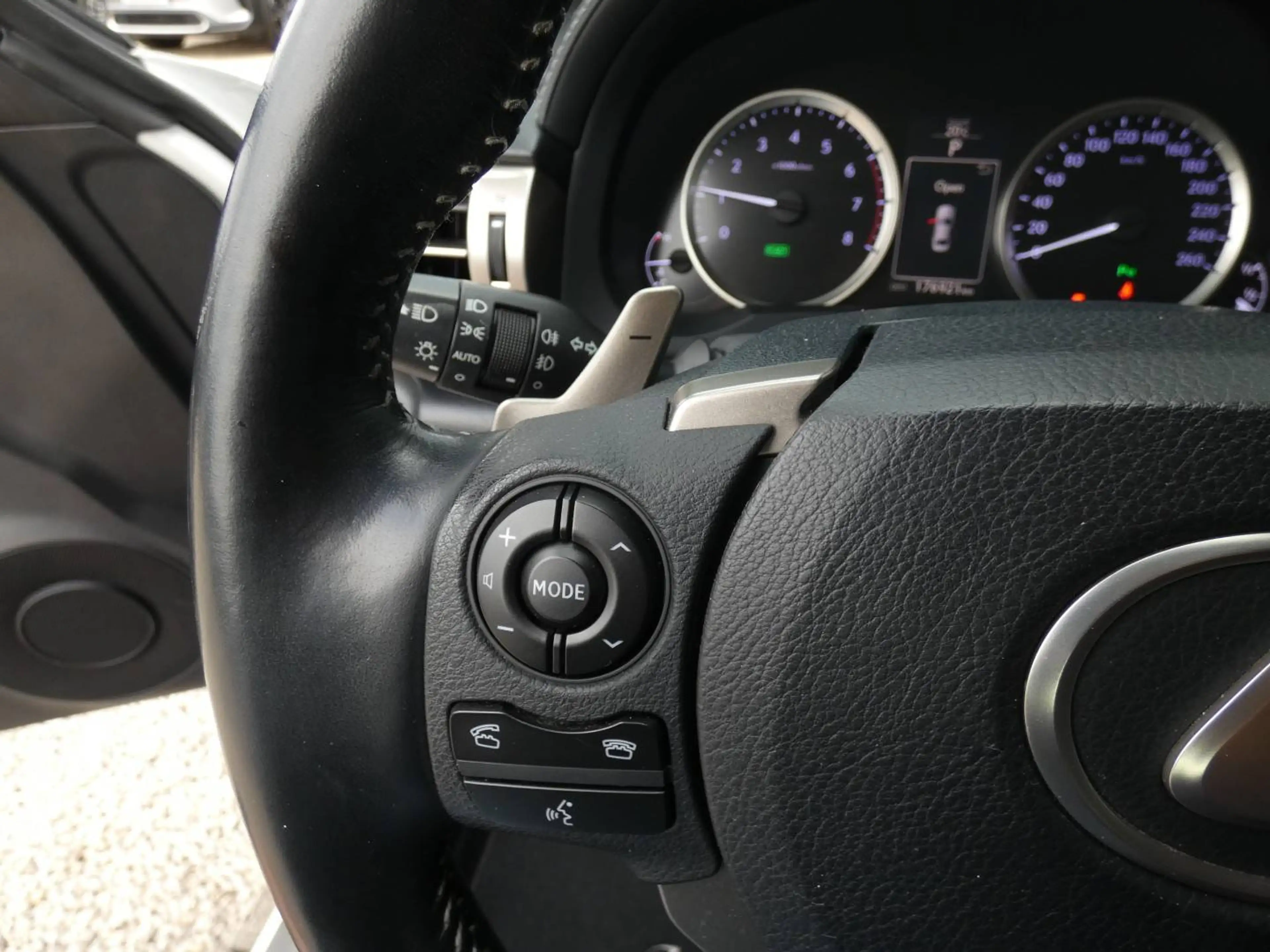 Lexus IS 300 Hybrid PRIVILEGE LINE +Leder +Mark Levinson +Zetelventilatie +Zetelverwarming +Zetelmemory +Trekhaak — photo 15