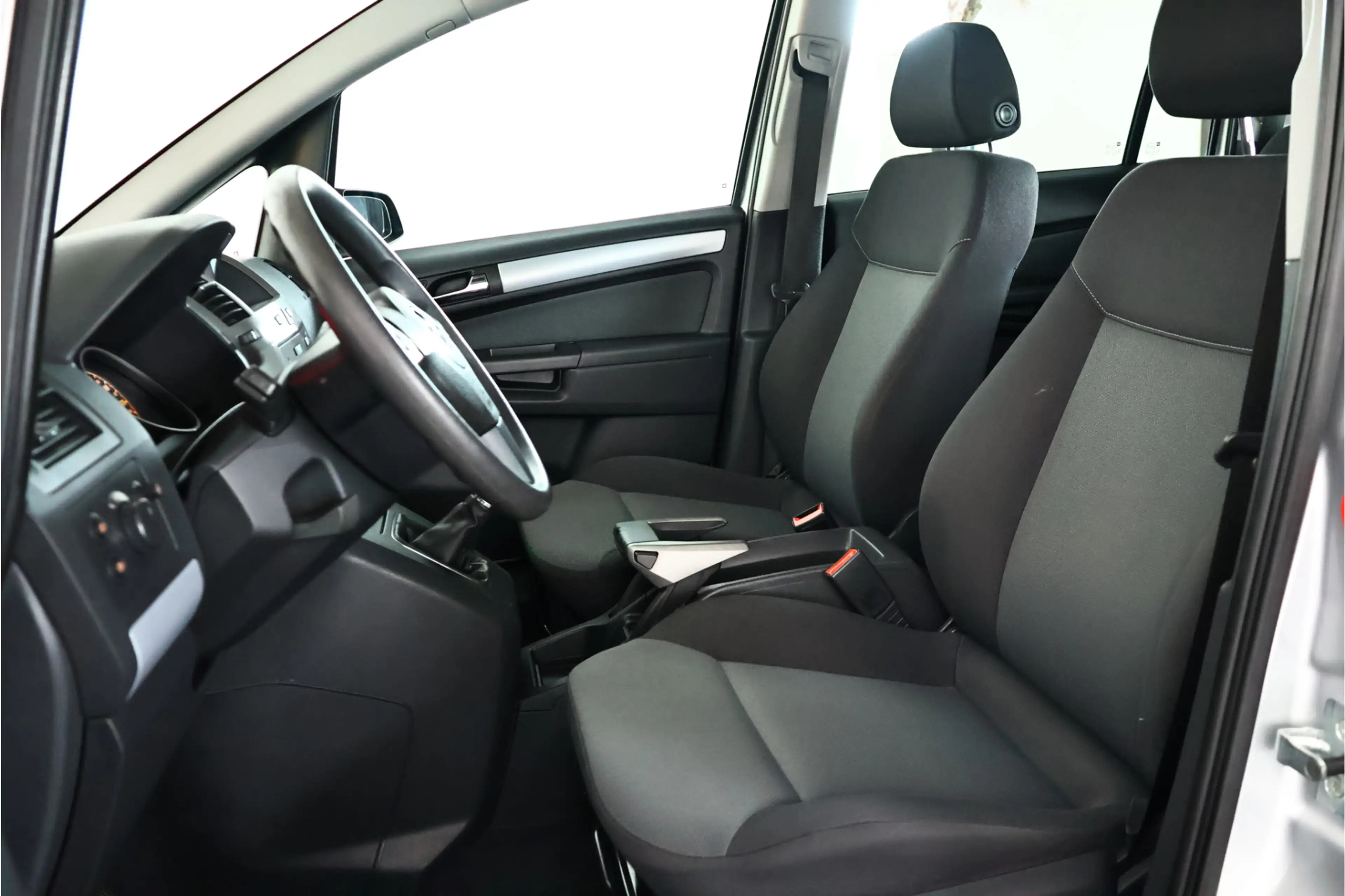 Opel Zafira 1.6 Essentia / Cruisecontrol / 7 Persoons / Trekha — photo 11
