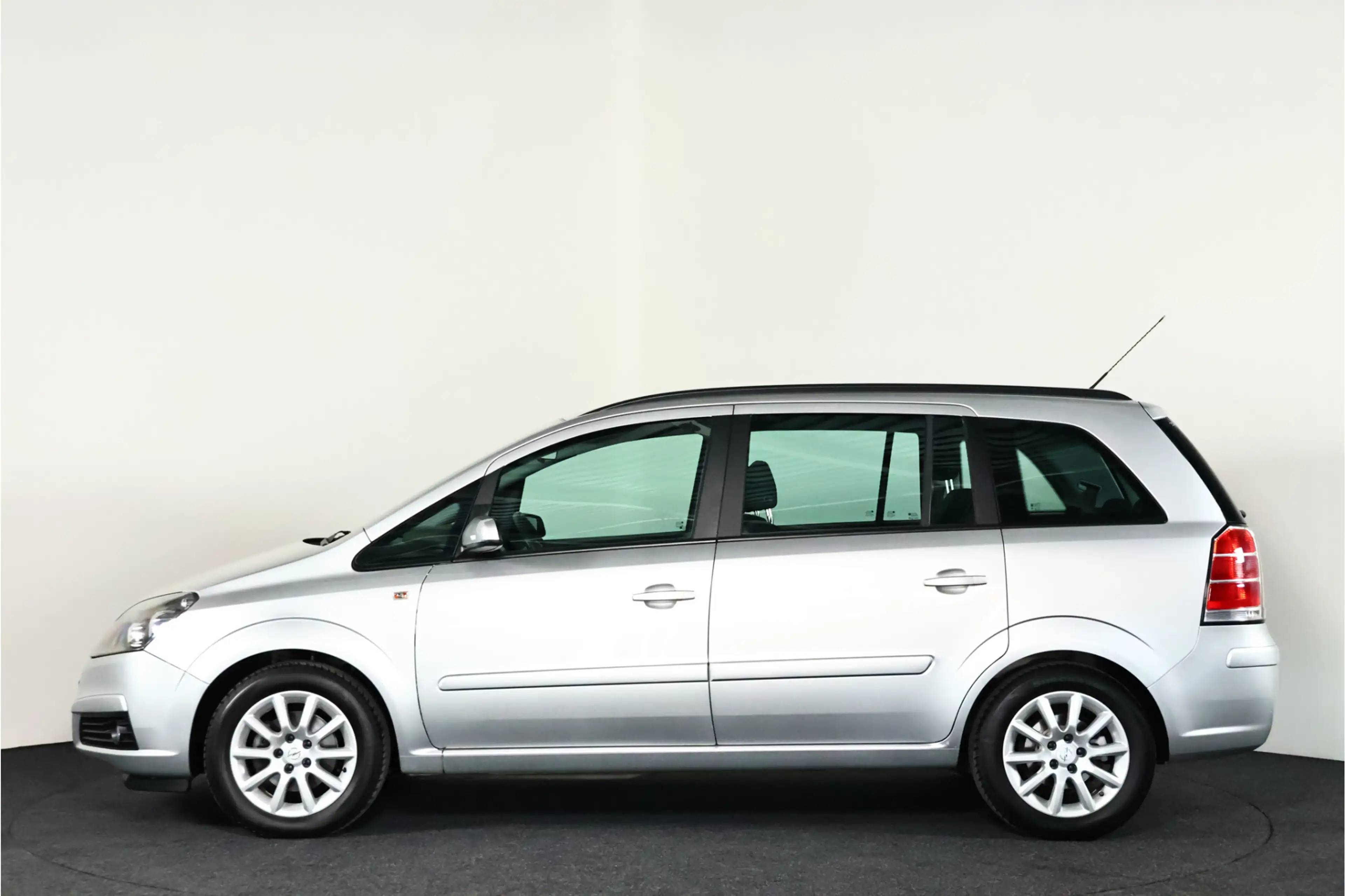 Opel Zafira 1.6 Essentia / Cruisecontrol / 7 Persoons / Trekha — photo 22