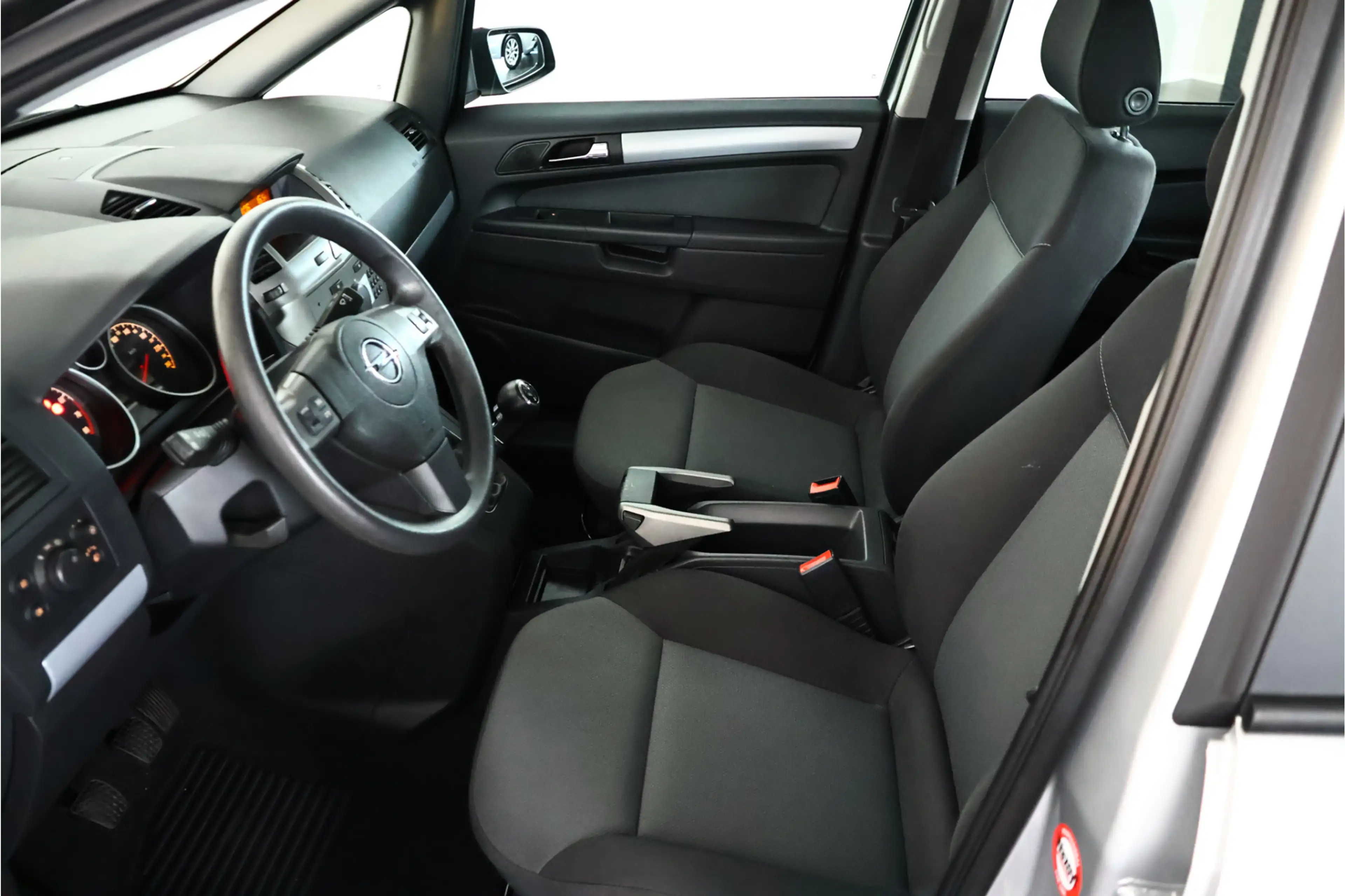 Opel Zafira 1.6 Essentia / Cruisecontrol / 7 Persoons / Trekha — photo 3
