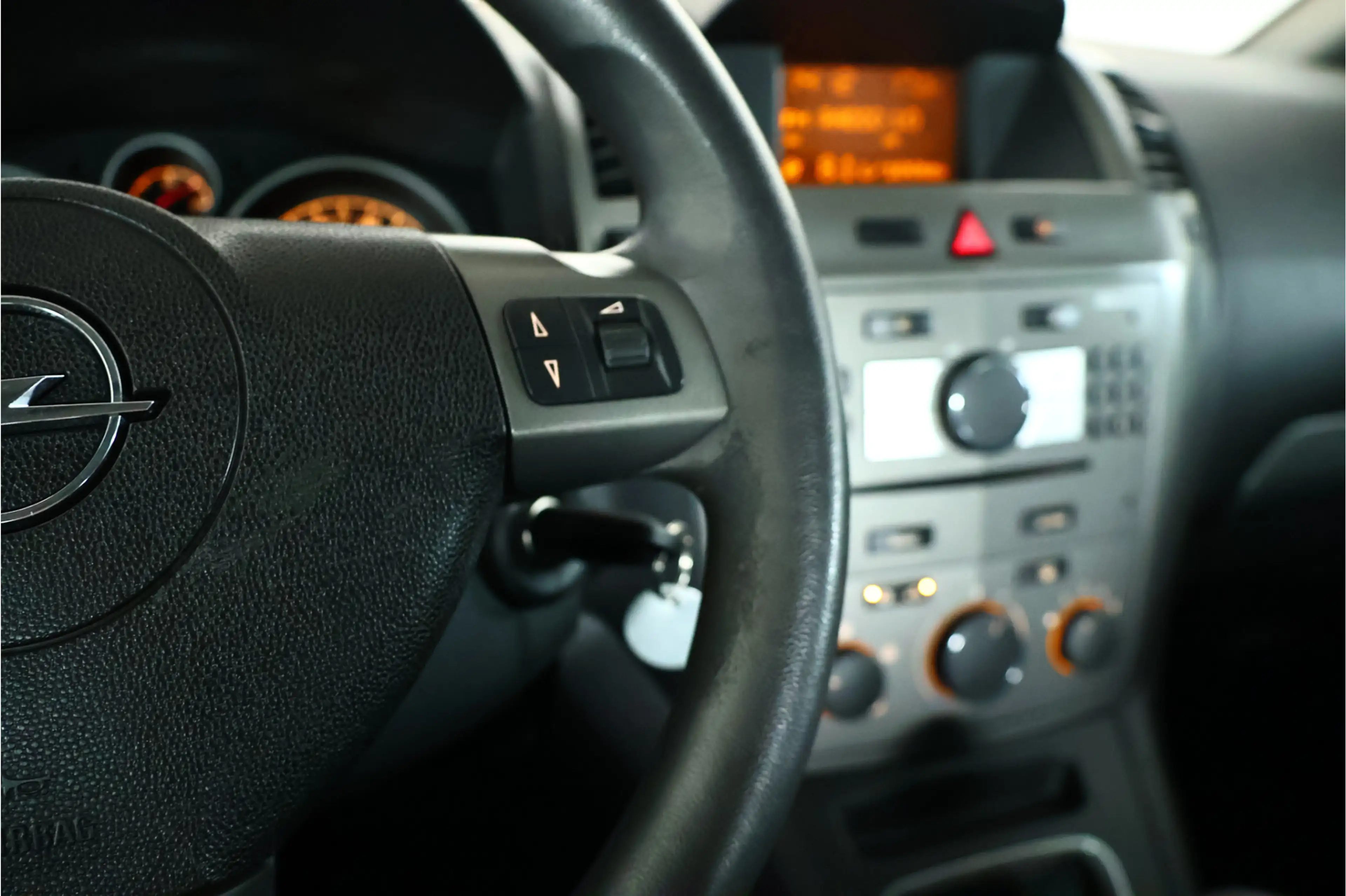 Opel Zafira 1.6 Essentia / Cruisecontrol / 7 Persoons / Trekha — photo 19