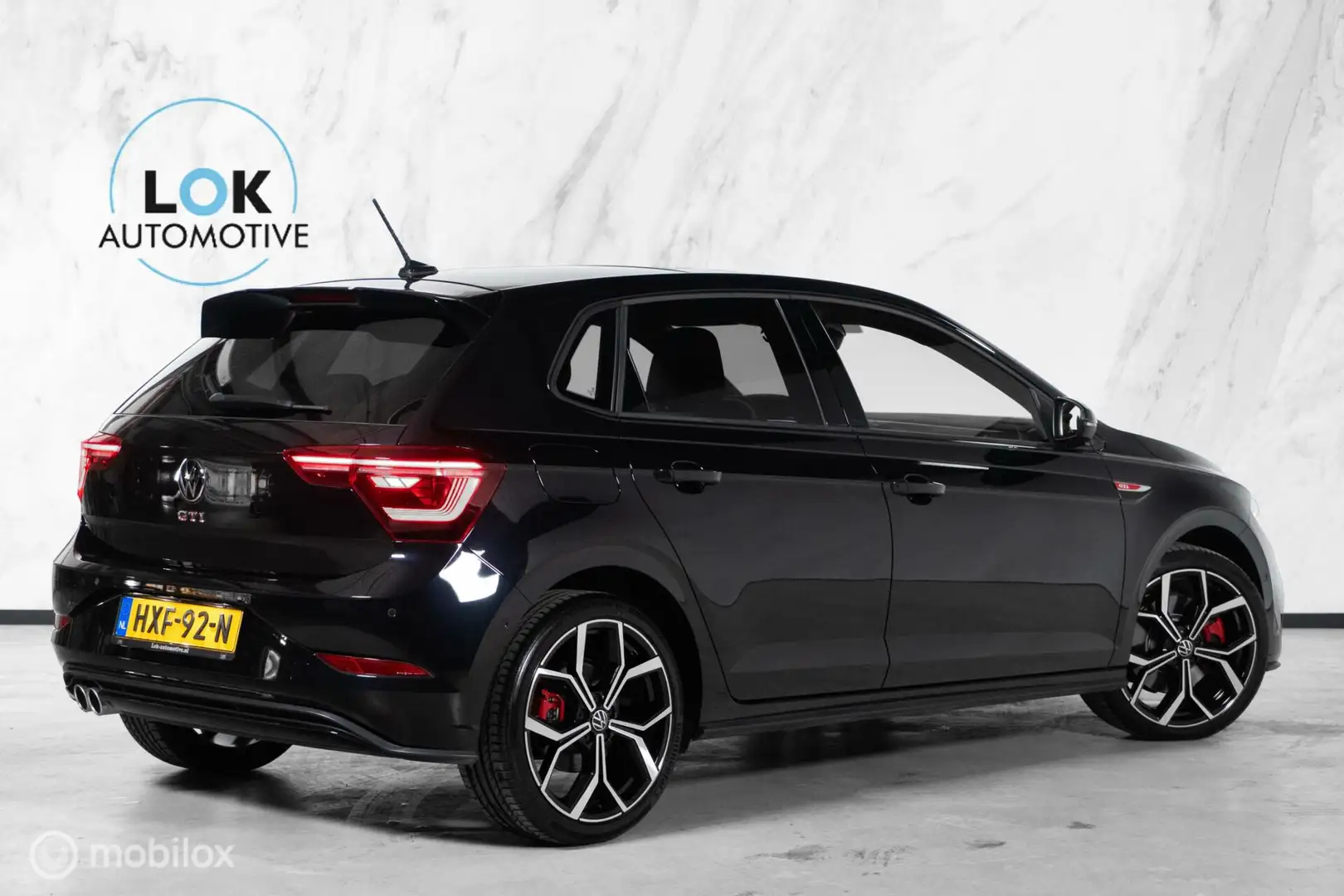 Volkswagen Polo GTI 2.0 TSI PANO|IQLIGHT|CAMERA|ACC|KEYLESS Zwart - 2