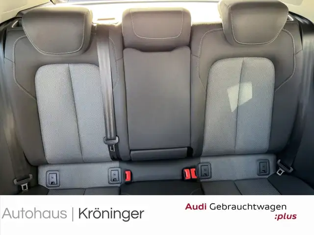 Audi Q2 view 10