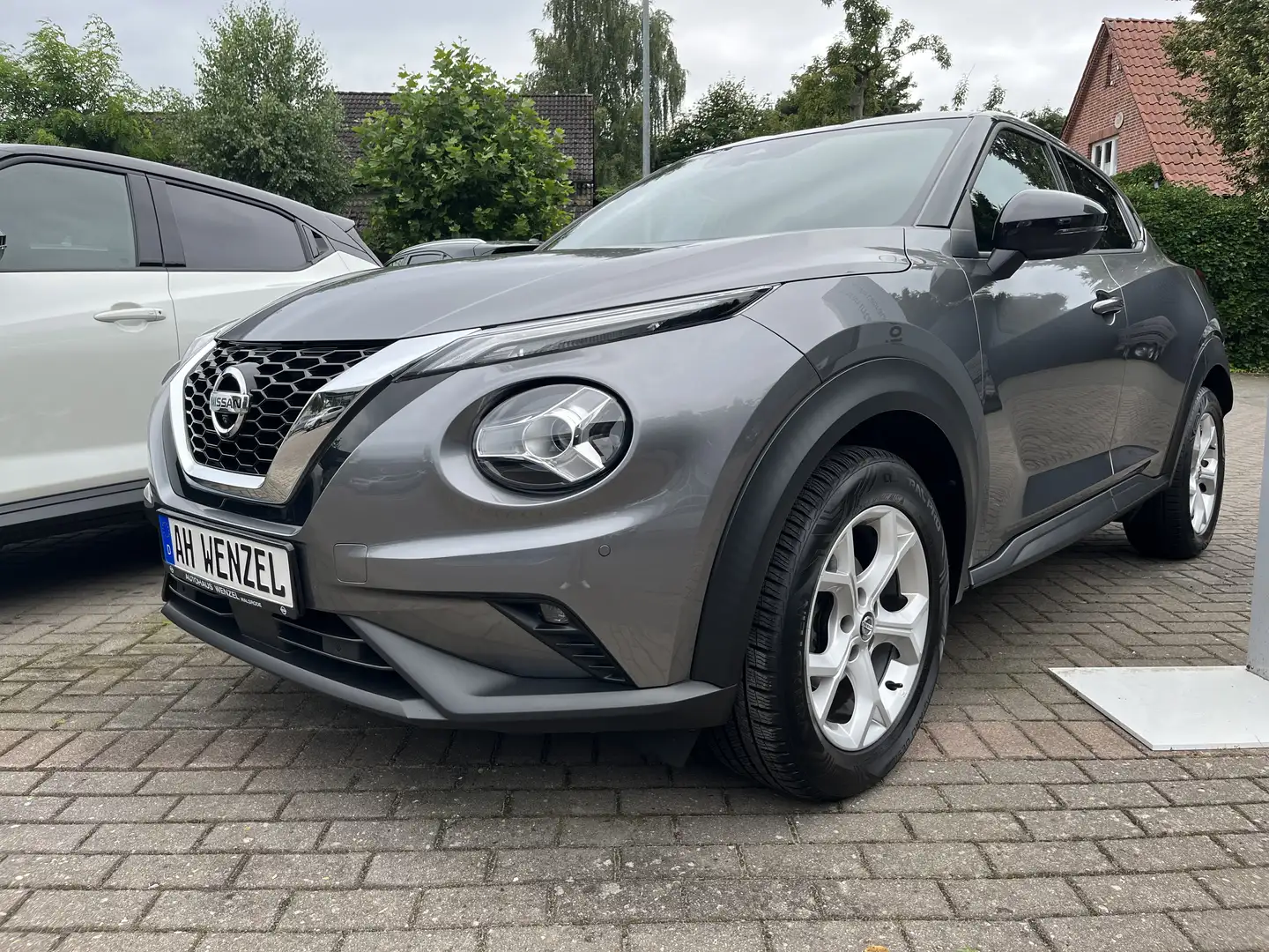 Nissan Juke 1.0 DIG-T DCT N-Connecta, LED, Navi, Gri - 1