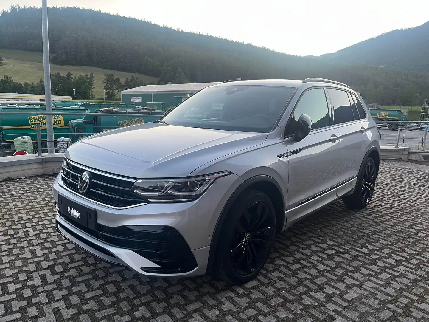 Volkswagen Tiguan 2.0 TDI SCR 4MOTION DSG R-Line Argento - 1