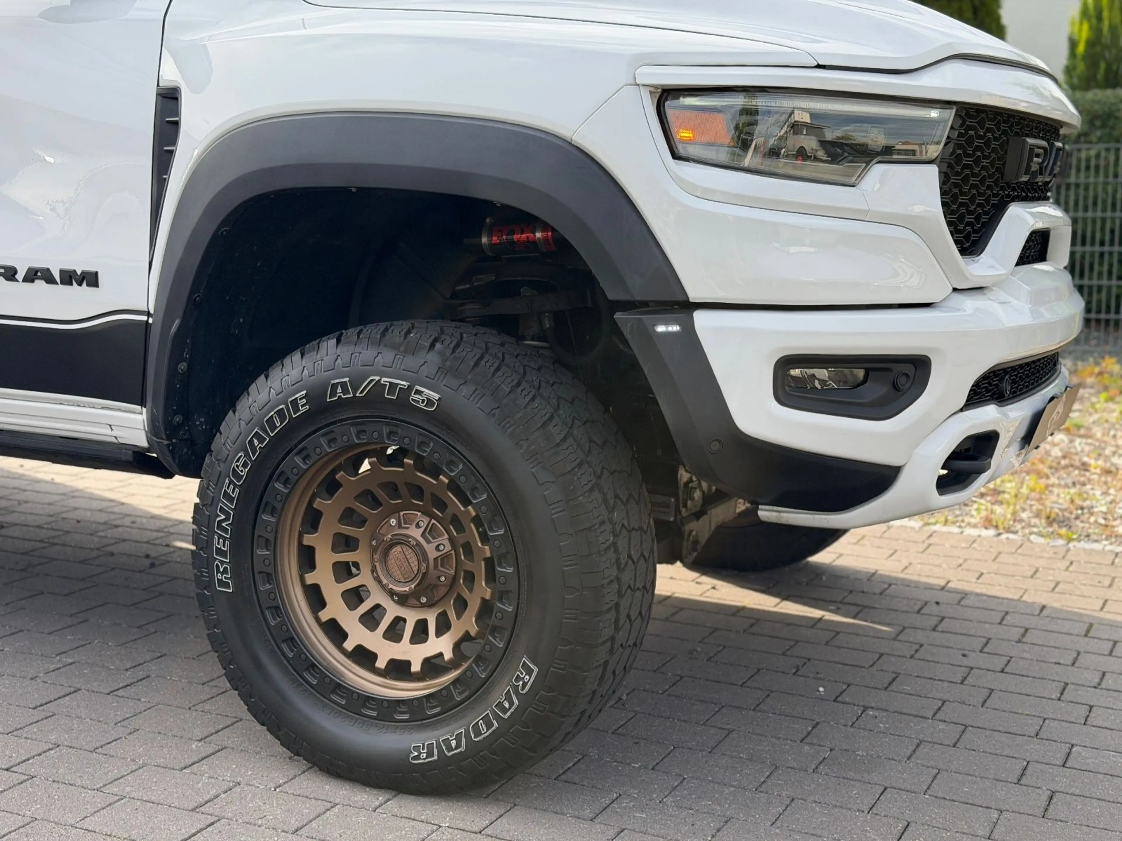 Dodge RAM 1500 5.7 Laramie Sport/6Zoll/TRX Kit/HuD/LPG — photo 11