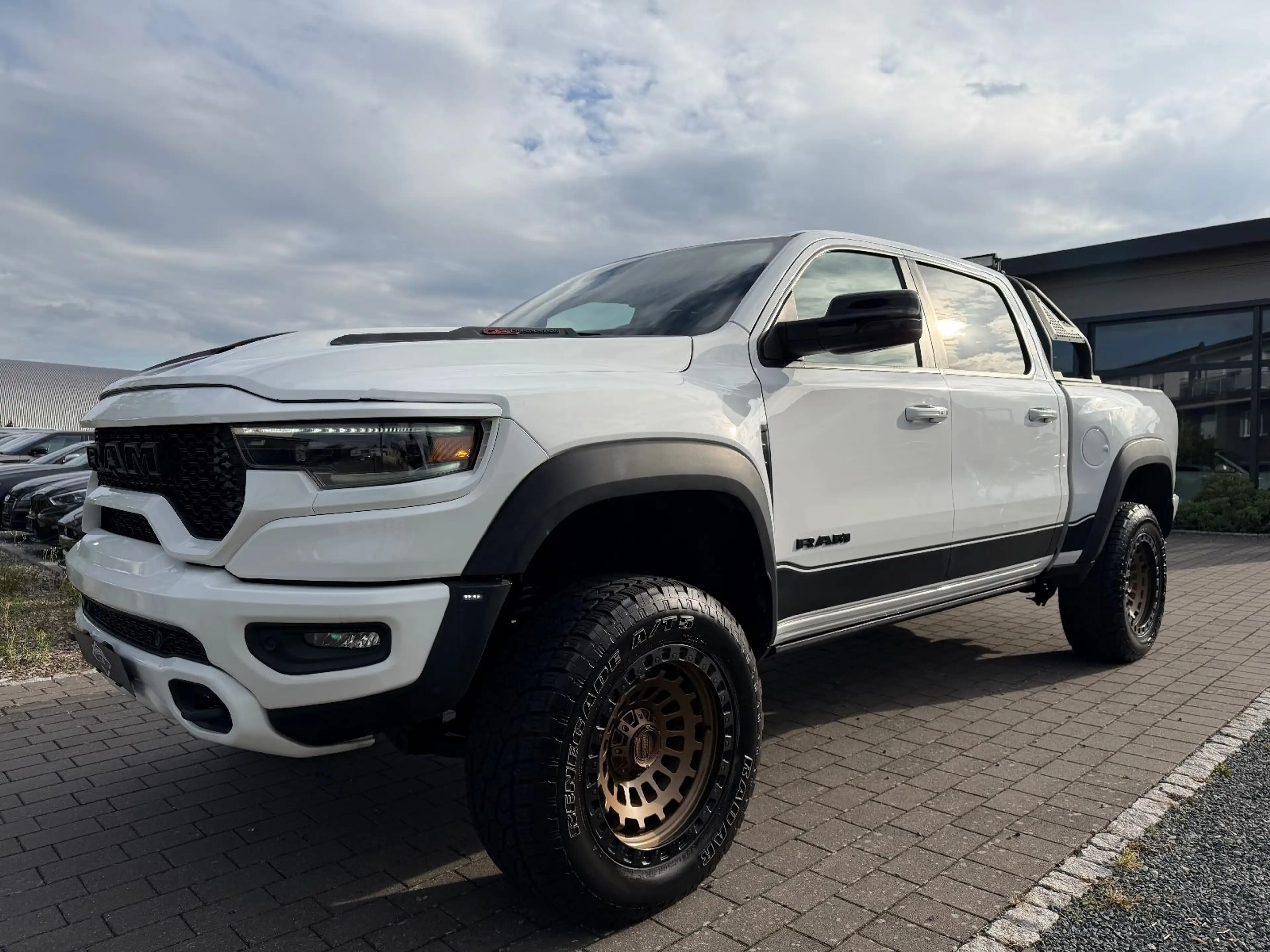 Dodge RAM 1500 5.7 Laramie Sport/6Zoll/TRX Kit/HuD/LPG — photo 9