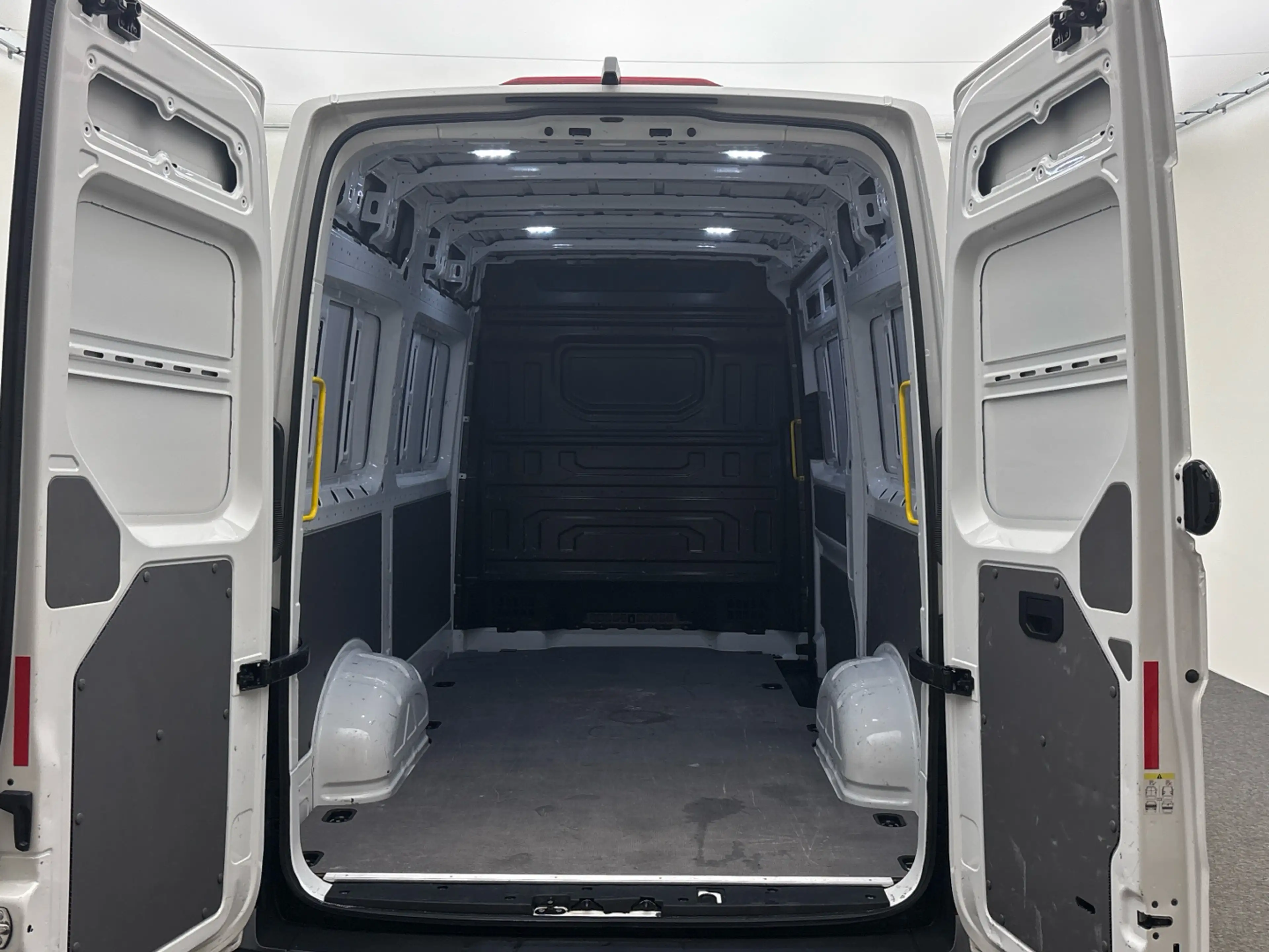Volkswagen Crafter Kasten mittlerer Radstand2.0 TDI CarPlay — photo 13