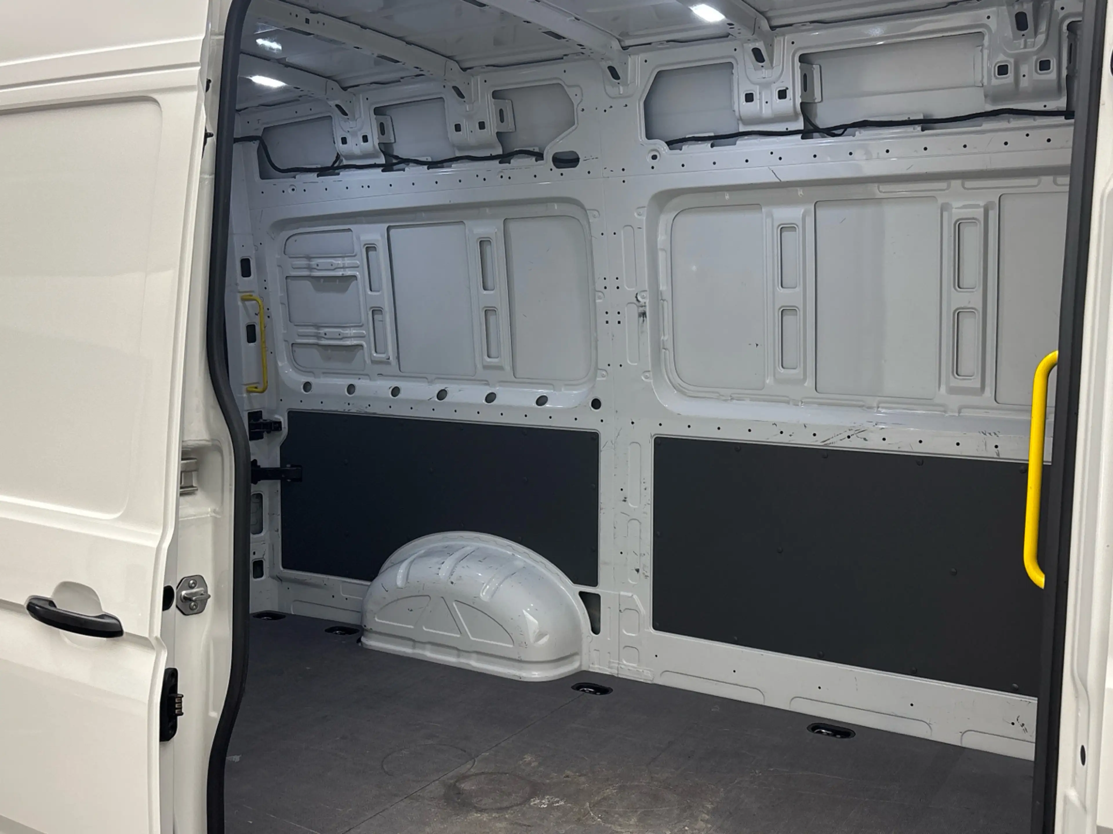 Volkswagen Crafter Kasten mittlerer Radstand2.0 TDI CarPlay — photo 11