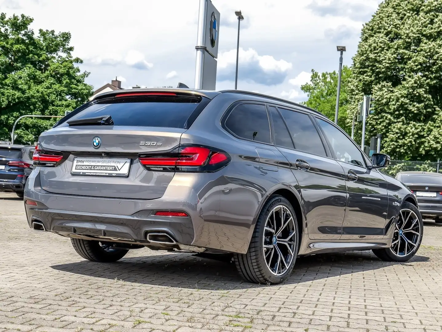 BMW 530 e Touring M Sport AHK Pano DA Prof. Laser HuD RFK Gri - 2