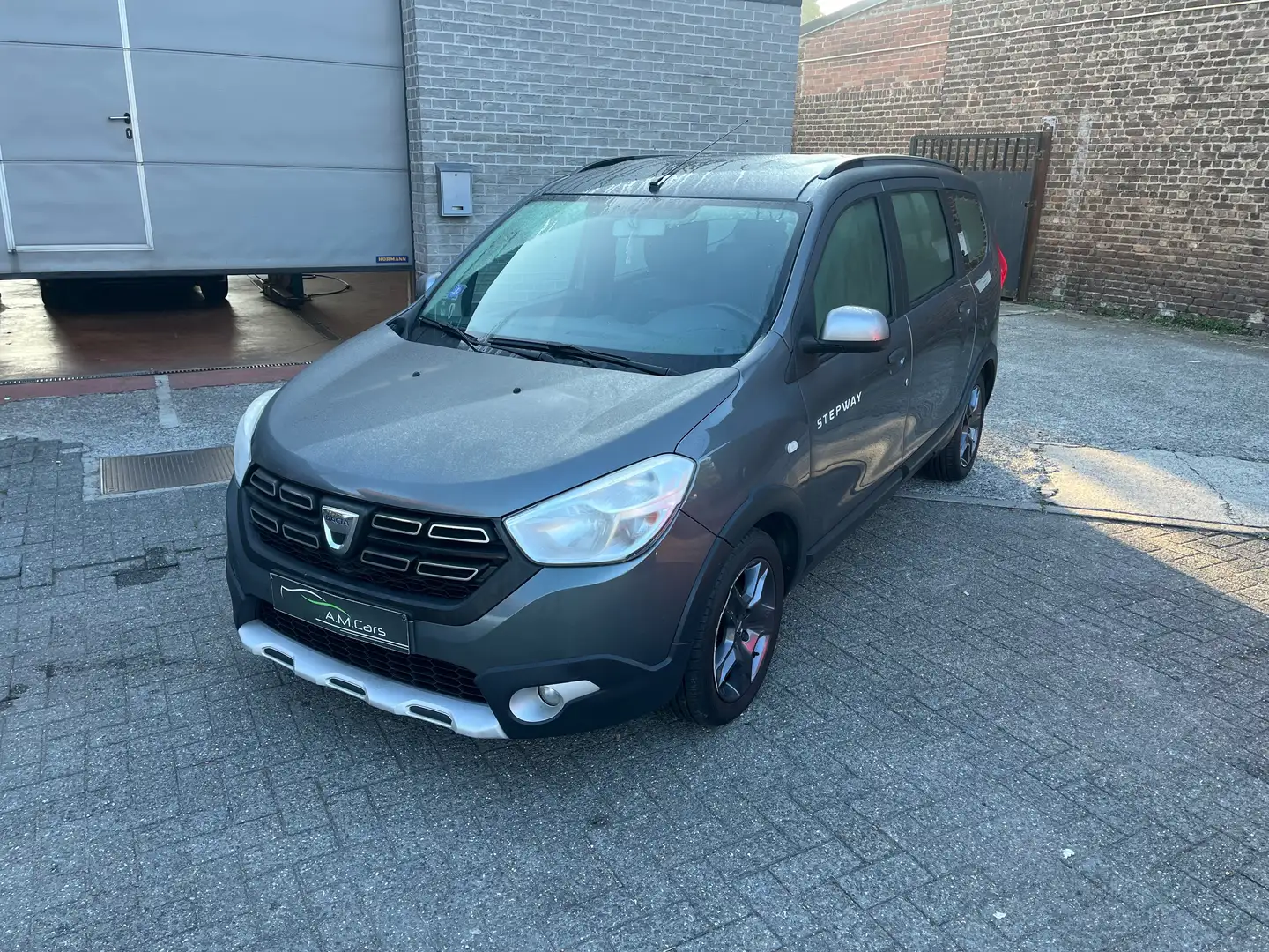Dacia Lodgy Lodgy Stepway 1.2 TCe 7pl. Silber - 1