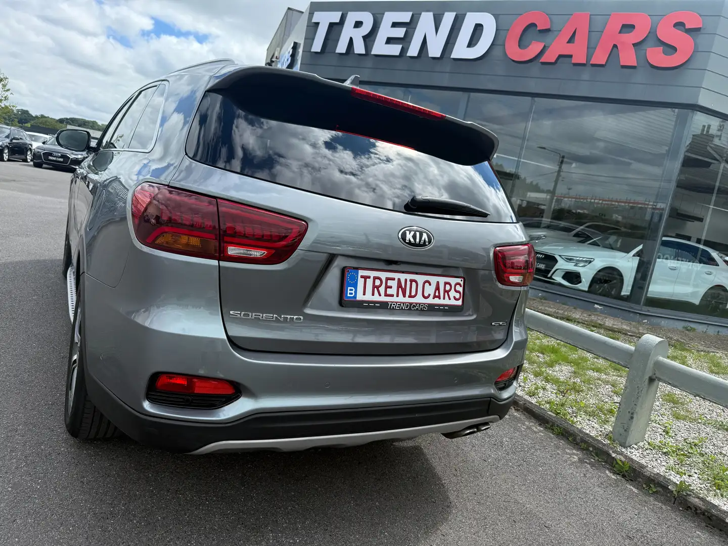 Kia Sorento 2.2CRDi GTLine 7PLACE AUTO 8AWD TOIT PANO CUIR H&K Grijs - 2
