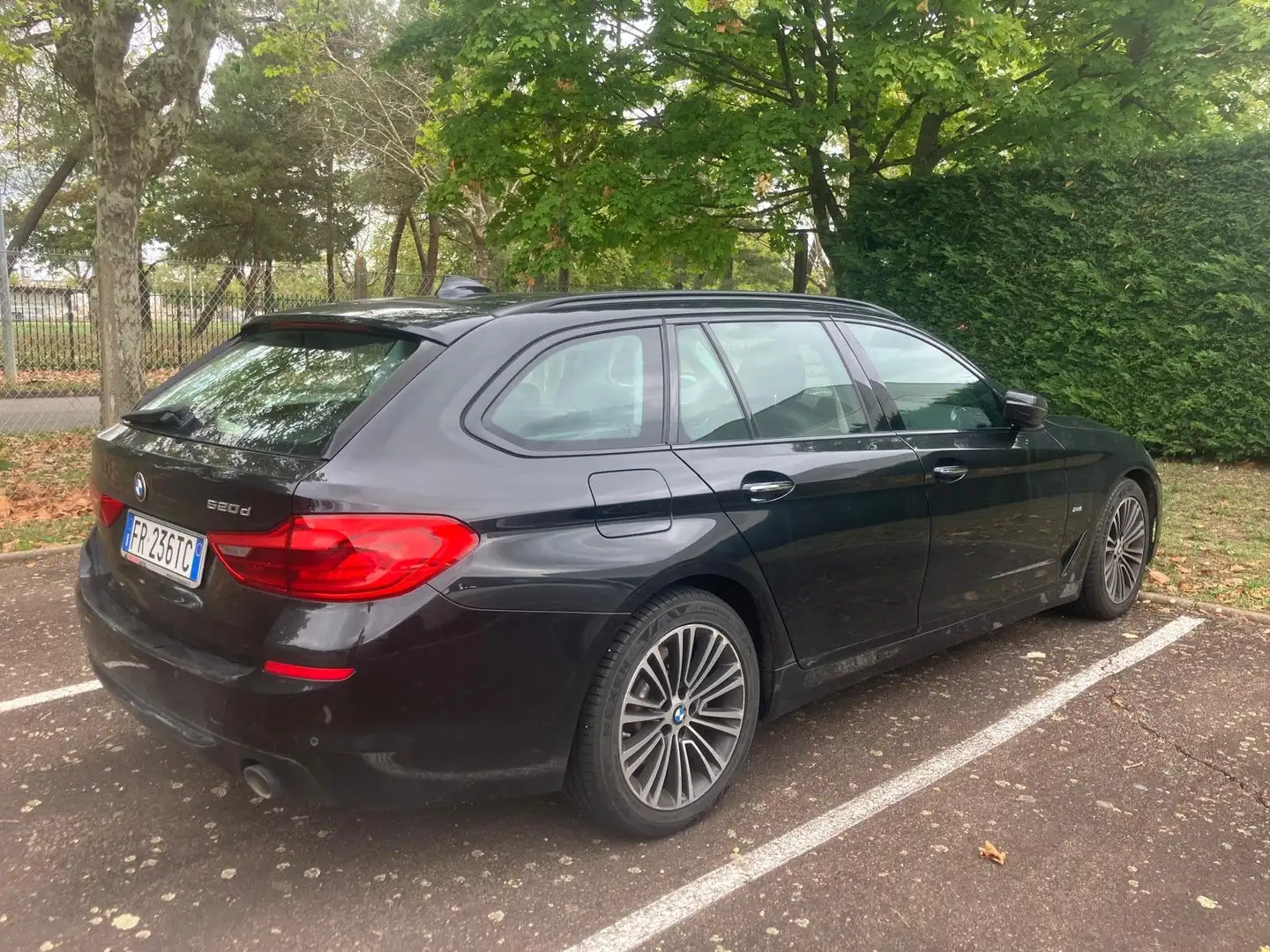 BMW 520 520d Touring Sport auto Nero - 1