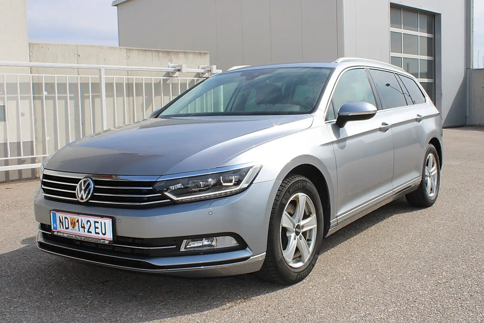 Volkswagen Passat Variant Highline 2,0 TDI SCR DSG Silber - 1