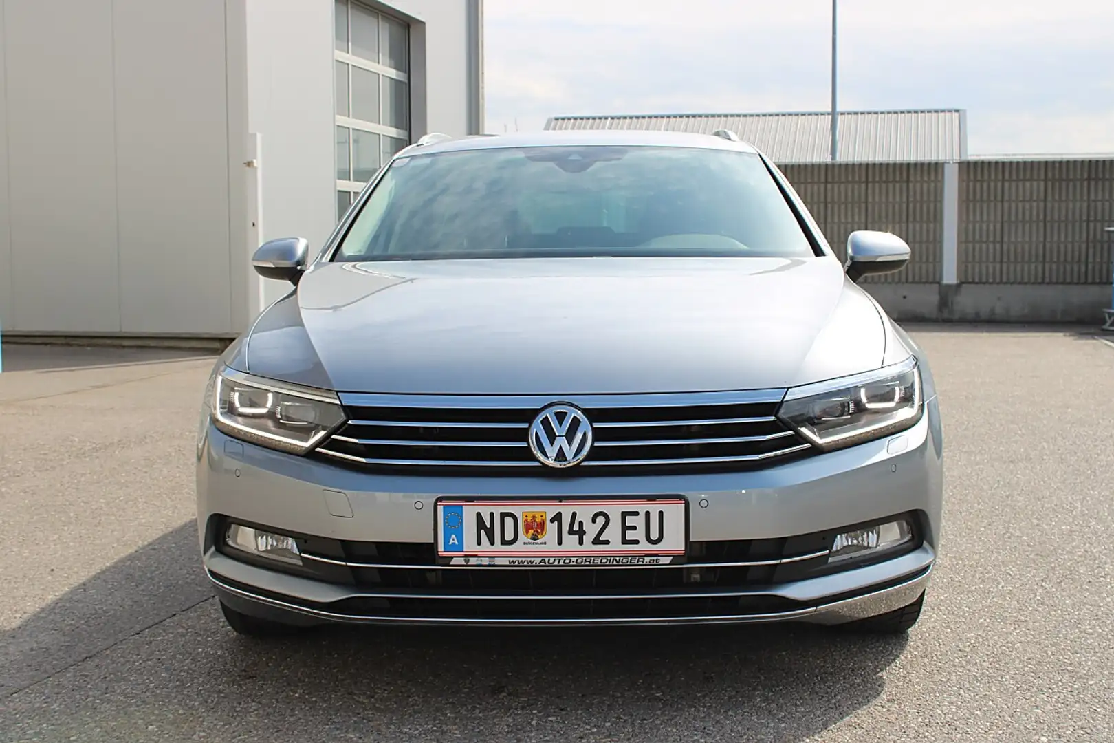 Volkswagen Passat Variant Highline 2,0 TDI SCR DSG Silber - 2