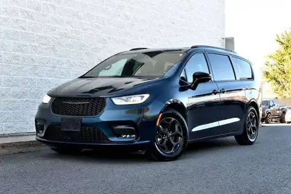 Blue 2025 Chrysler Pacifica Minivan Front-Wheel Drive 9-Speed Automatic