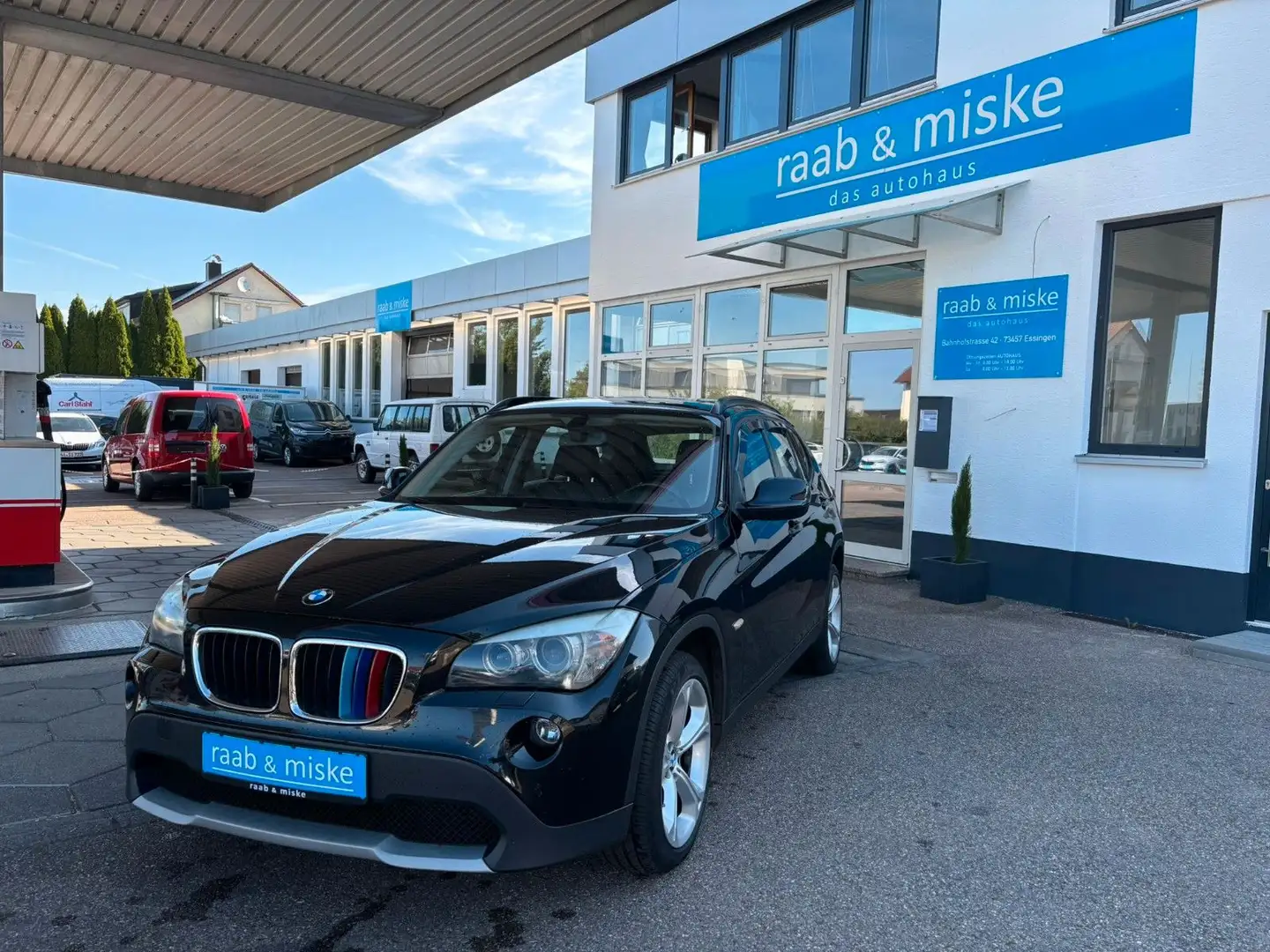 BMW X1 20 d xDrive *Navi/SHZ/PDC/AHK/Xenon* Schwarz - 1
