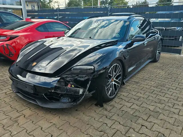 Porsche Taycan Sport Turismo Unfall FAHRBEREIT