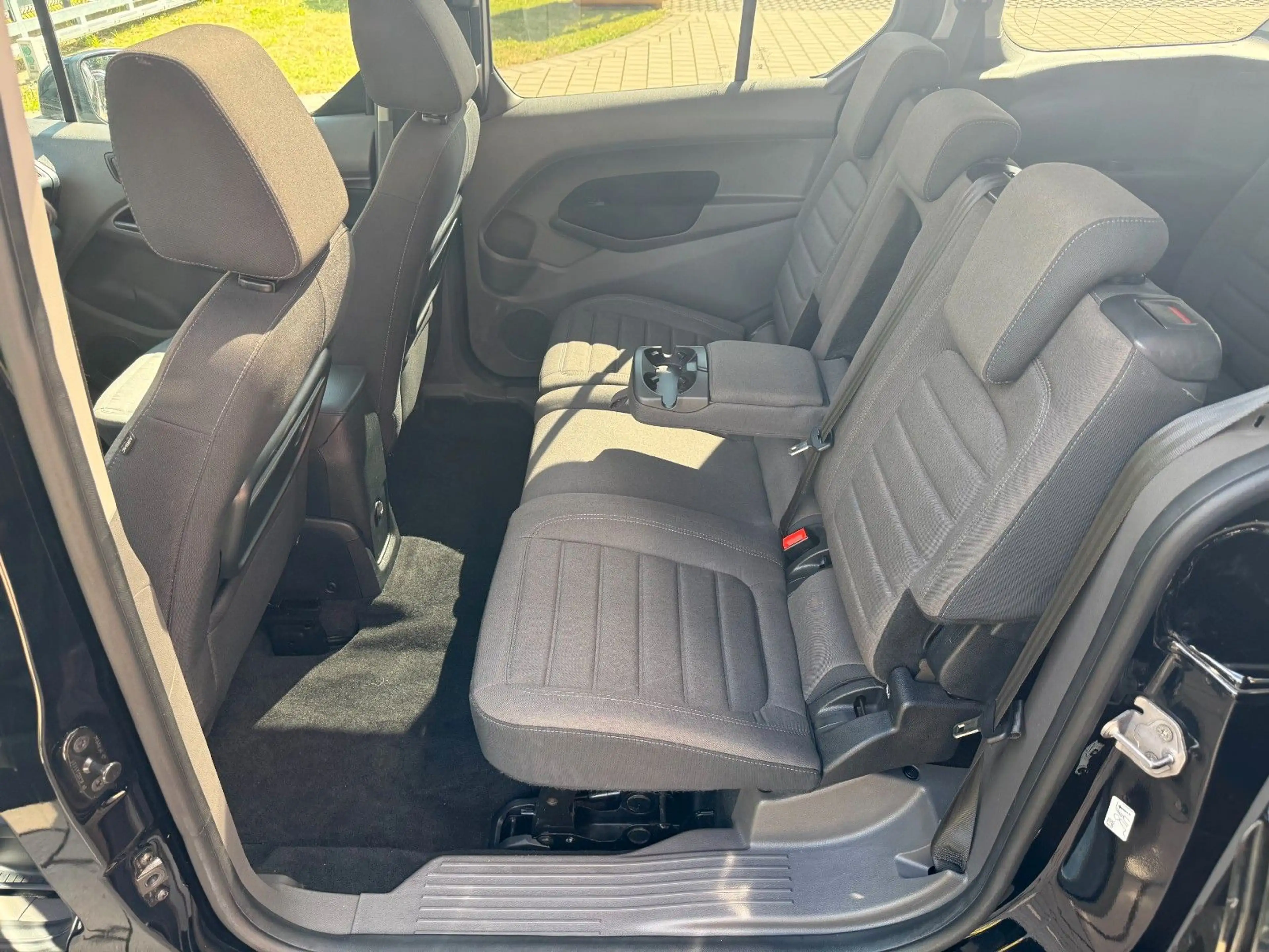 Ford Grand Tourneo Connect Titanium(Tüv&Insp.neu) — photo 11