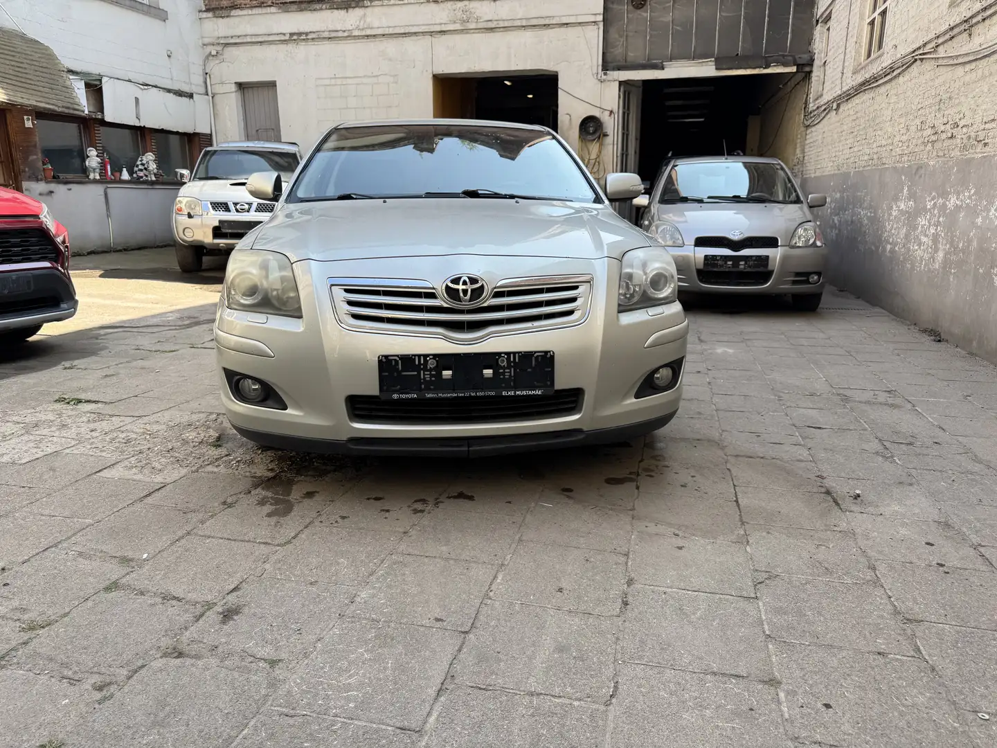 Toyota Avensis 1.6 linea terra - 2