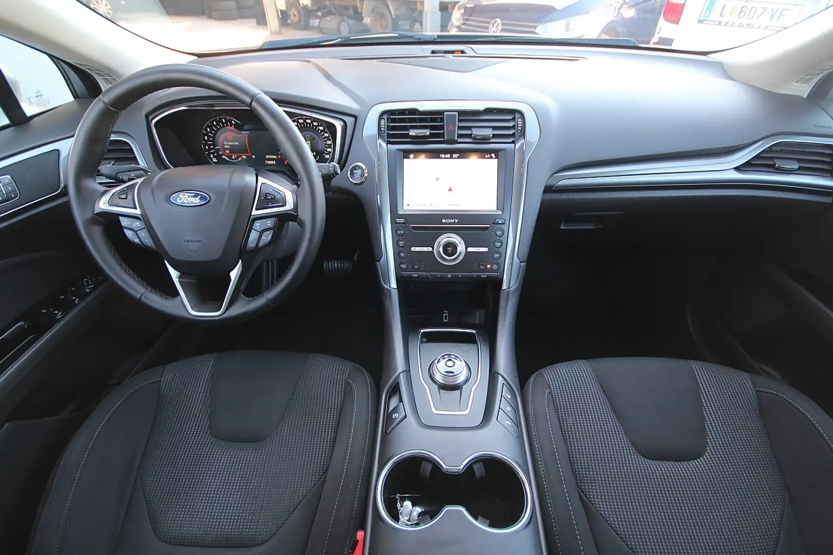 Ford Mondeo Titanium 2,0 EcoBlue Aut. AHK, Kamera, ACC, Pan... Silber - 2