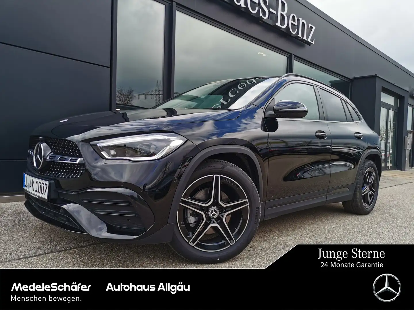 Mercedes-Benz GLA 200 GLA 200 AMG Distr AHK Night MultiLED Burm 19" Navi Zwart - 1