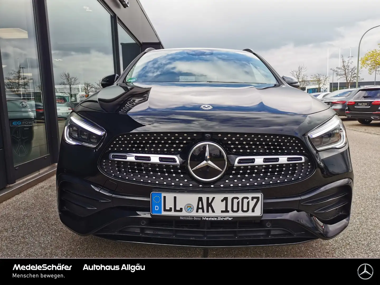 Mercedes-Benz GLA 200 GLA 200 AMG Distr AHK Night MultiLED Burm 19" Navi Zwart - 2