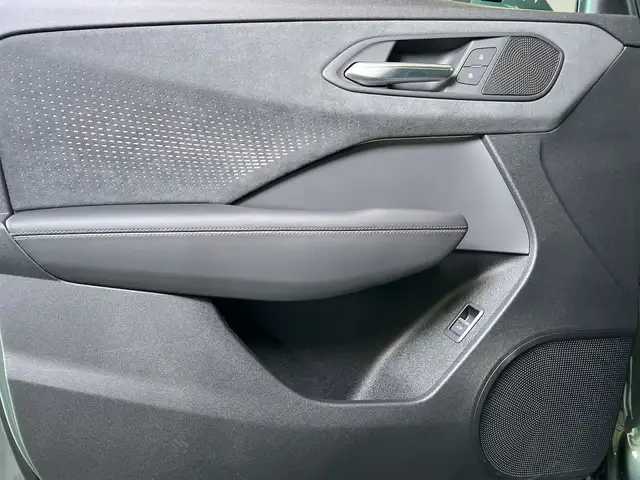 Audi Q3 view 14