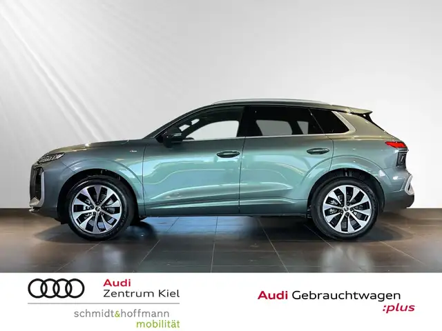 Audi Q3 view 3