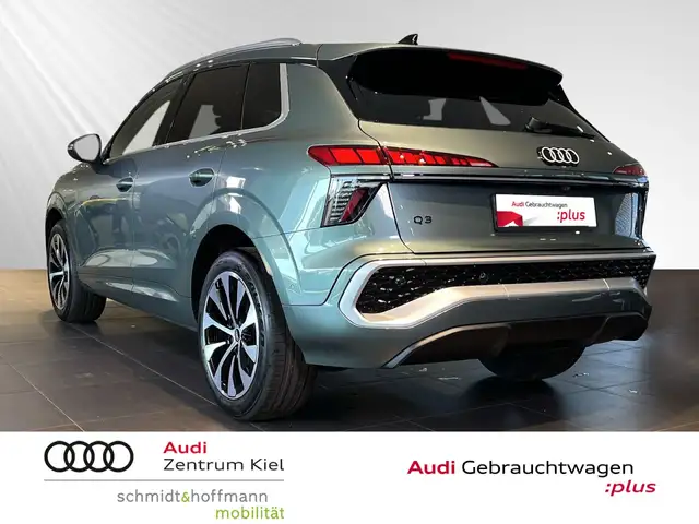 Audi Q3 view 4
