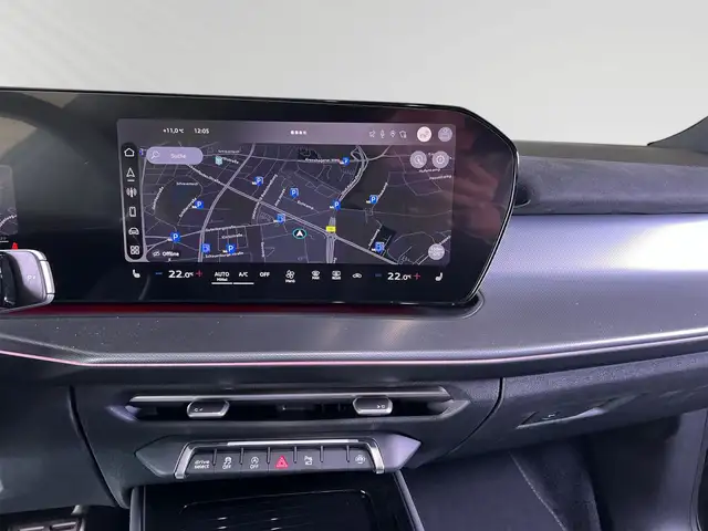 Audi Q3 view 12